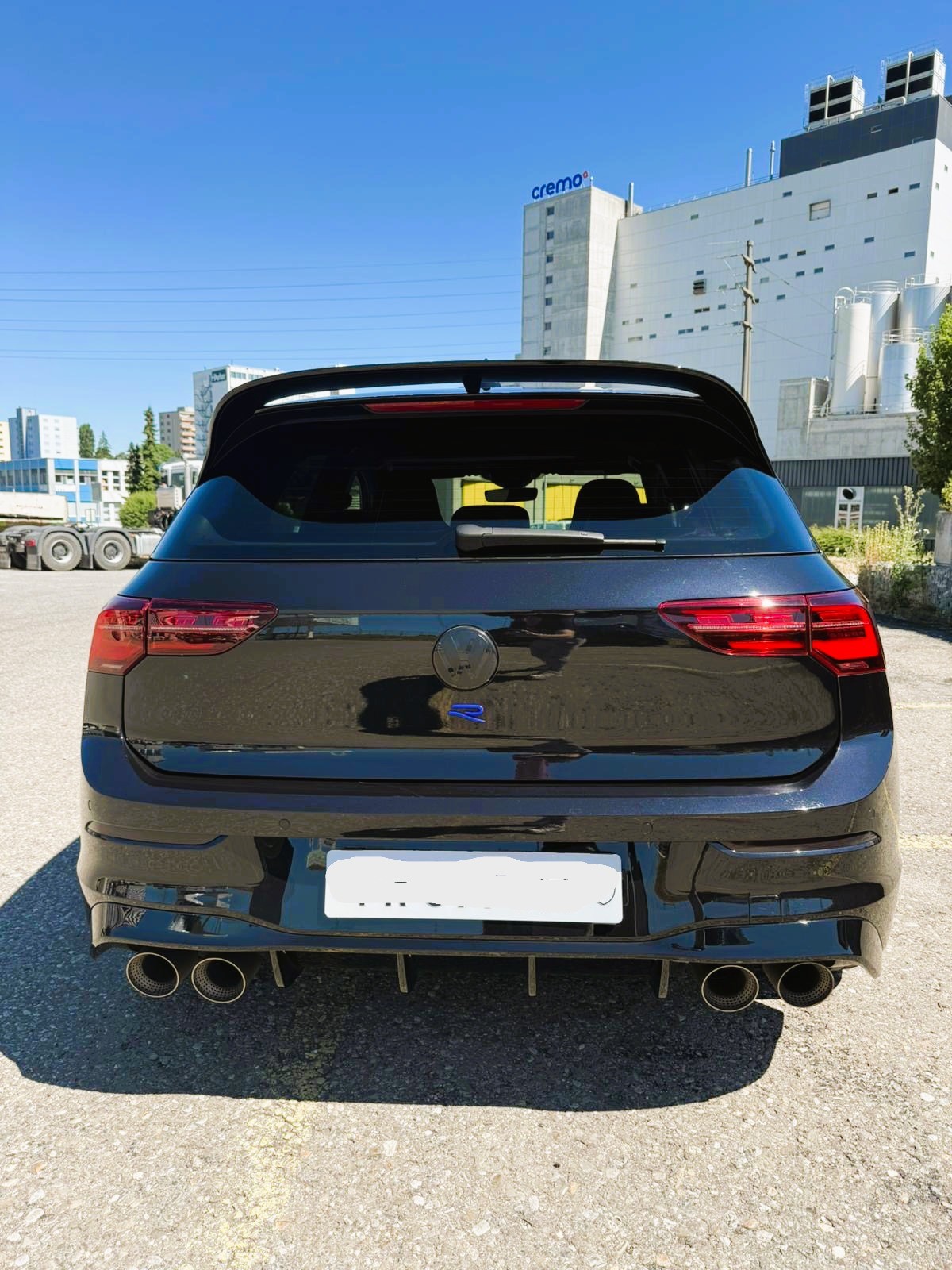 VW GOLF VIII 2.0 TSI R 20 YEARS PERF DSG 4MOTION-image-2