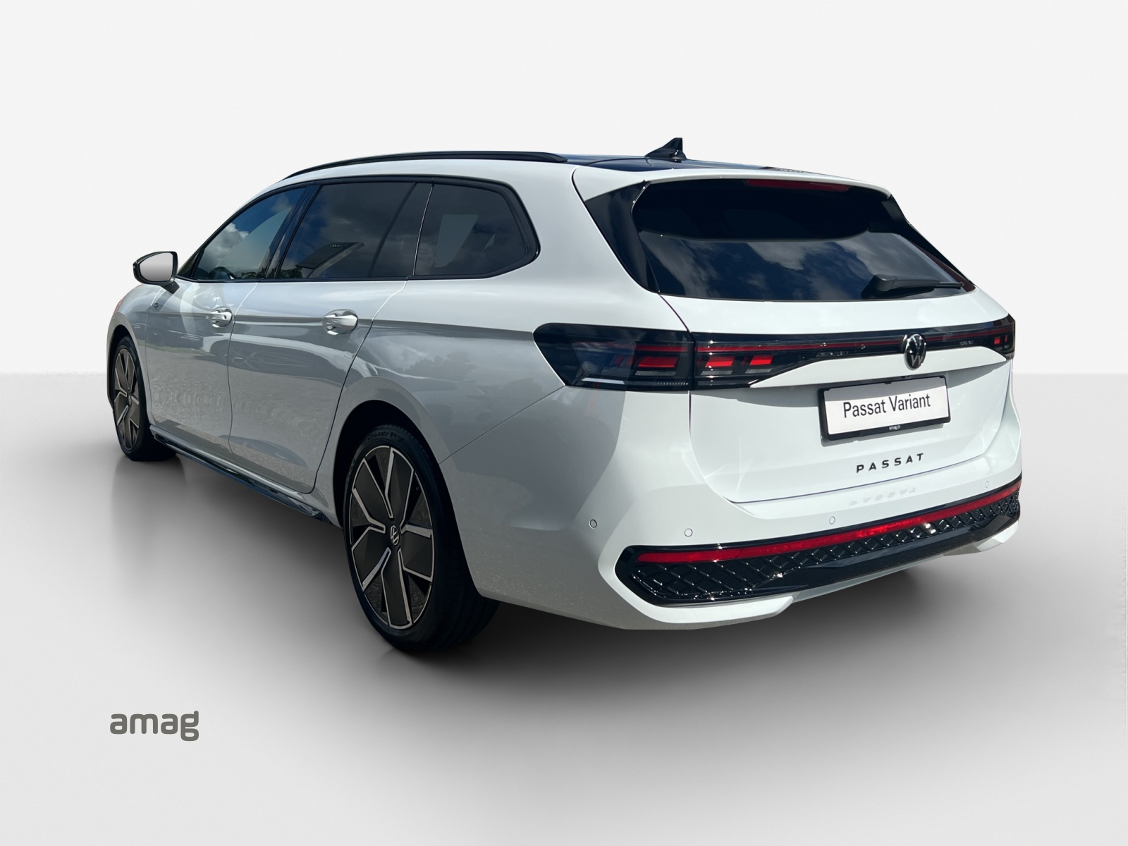 VW Passat Variant 2.0 TSI evo4 R-Line 4 Motion DSG-image-2
