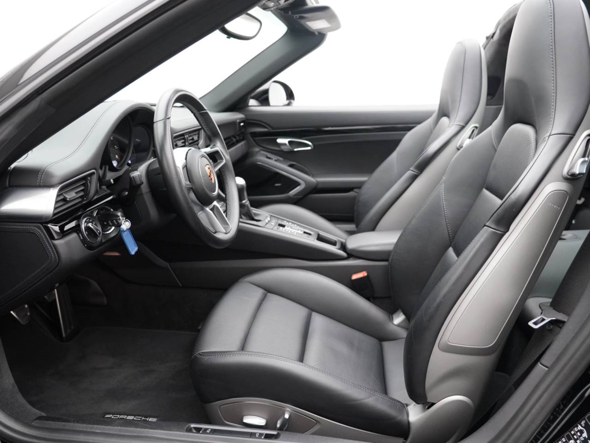 PORSCHE 911 Targa 4S-image-4