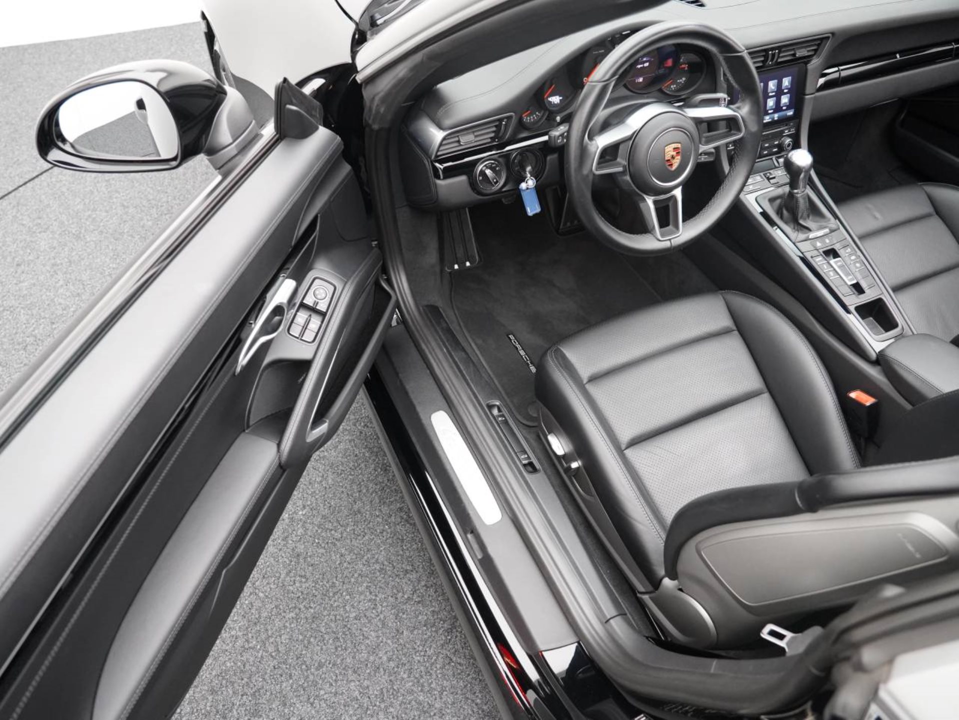 PORSCHE 911 Targa 4S-image-3
