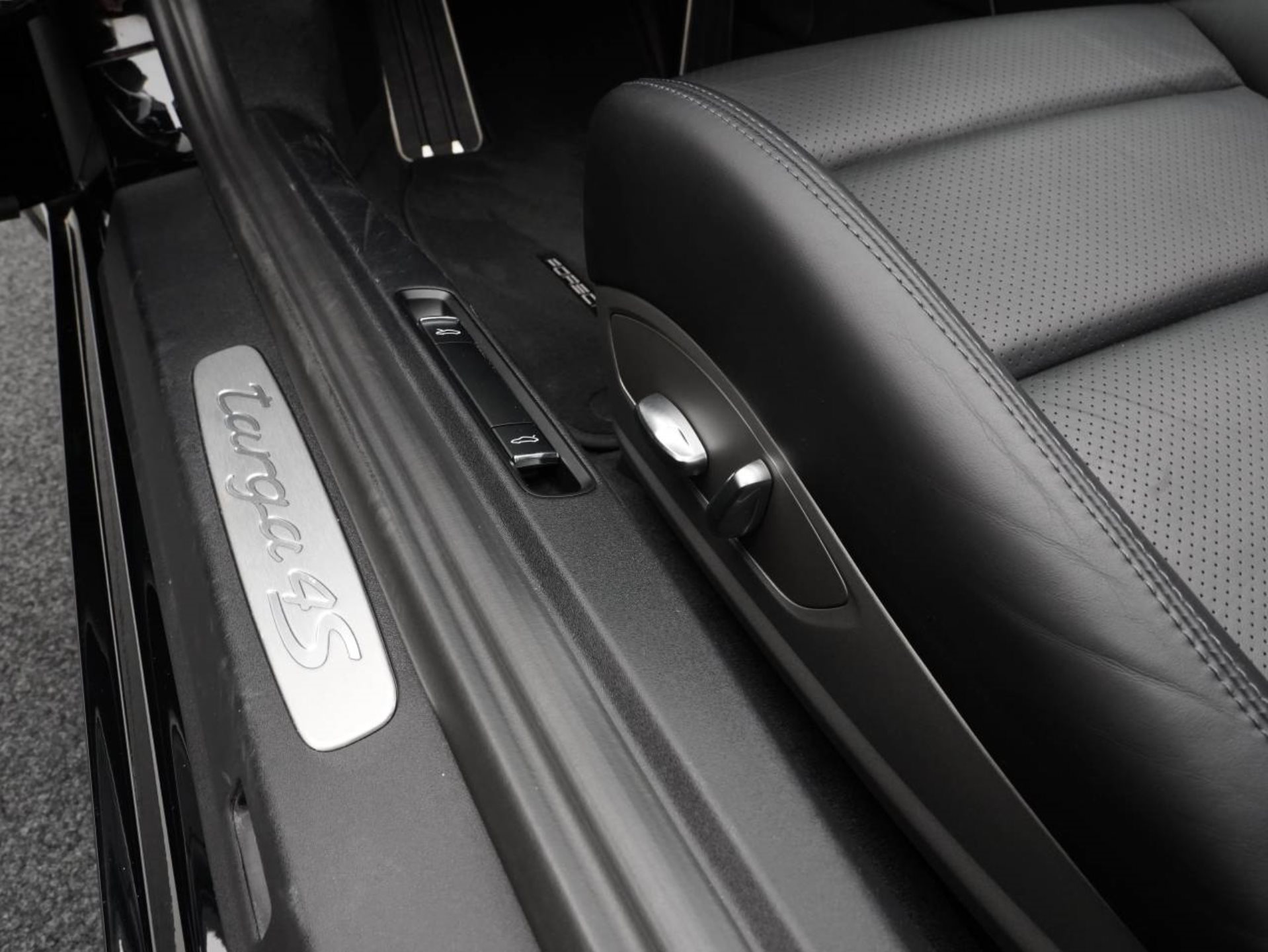 PORSCHE 911 Targa 4S-image-28