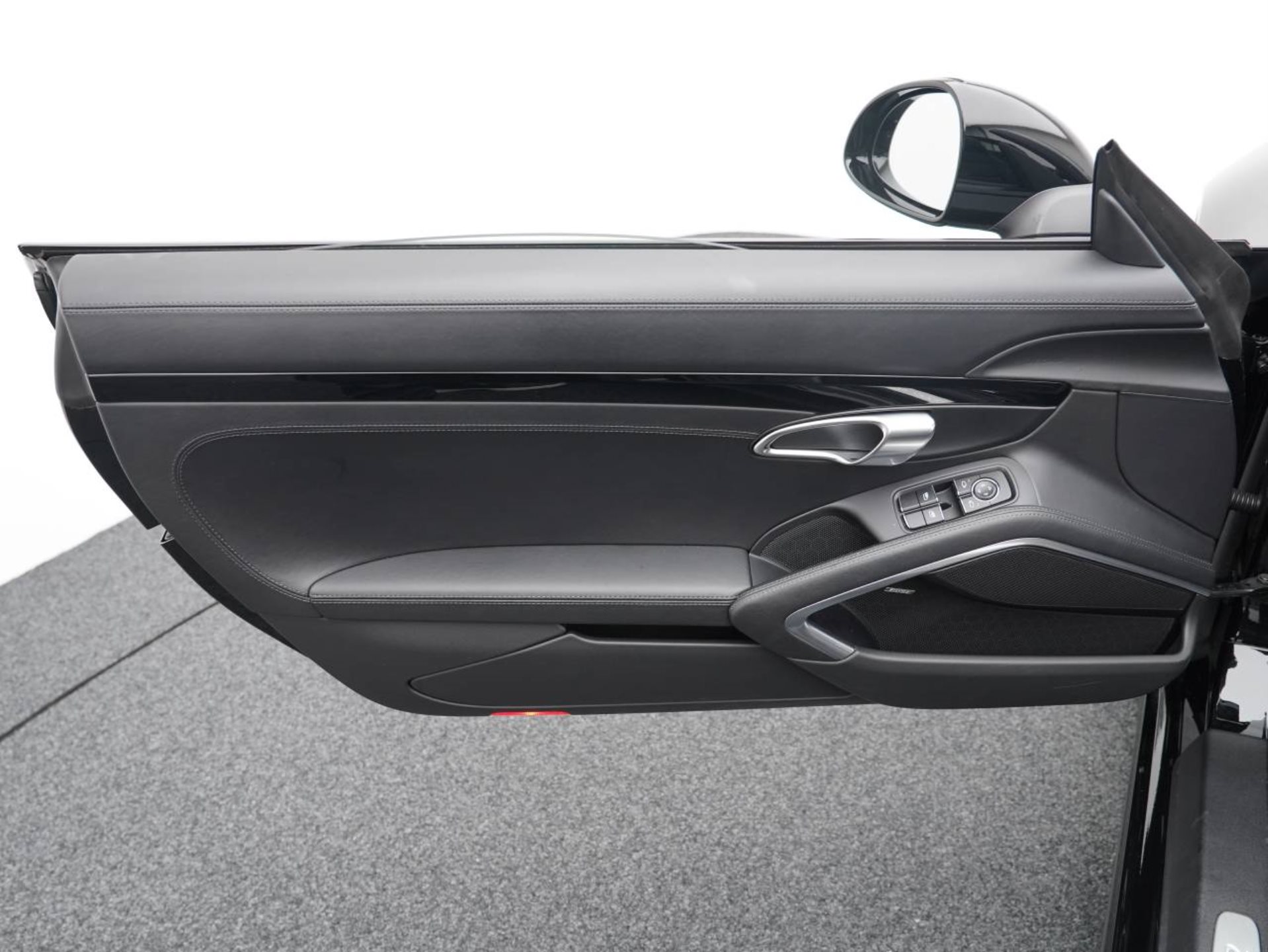 PORSCHE 911 Targa 4S-image-25