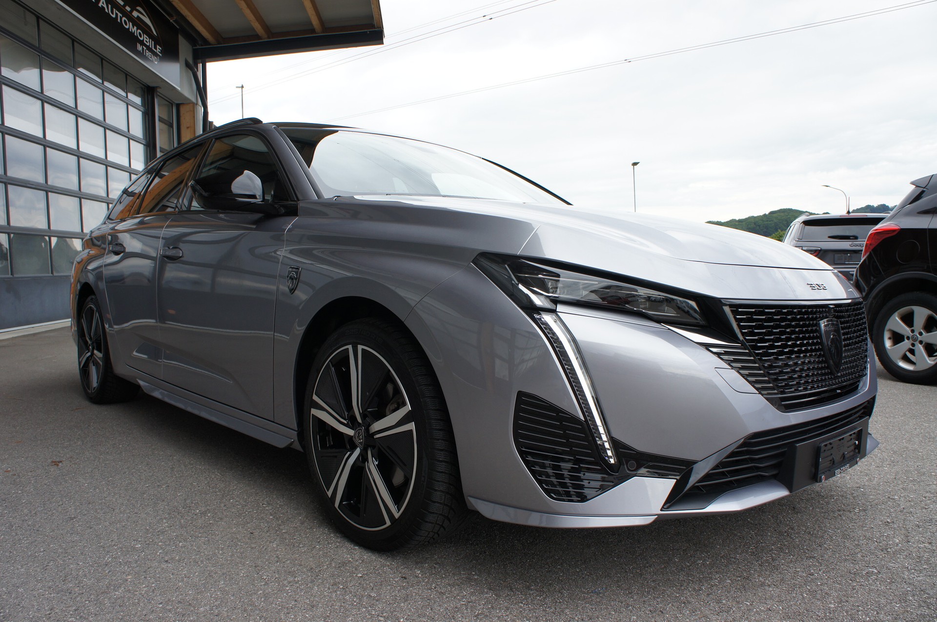 PEUGEOT 308 SW 1.2 Pure Tech GT EAT8-image-6
