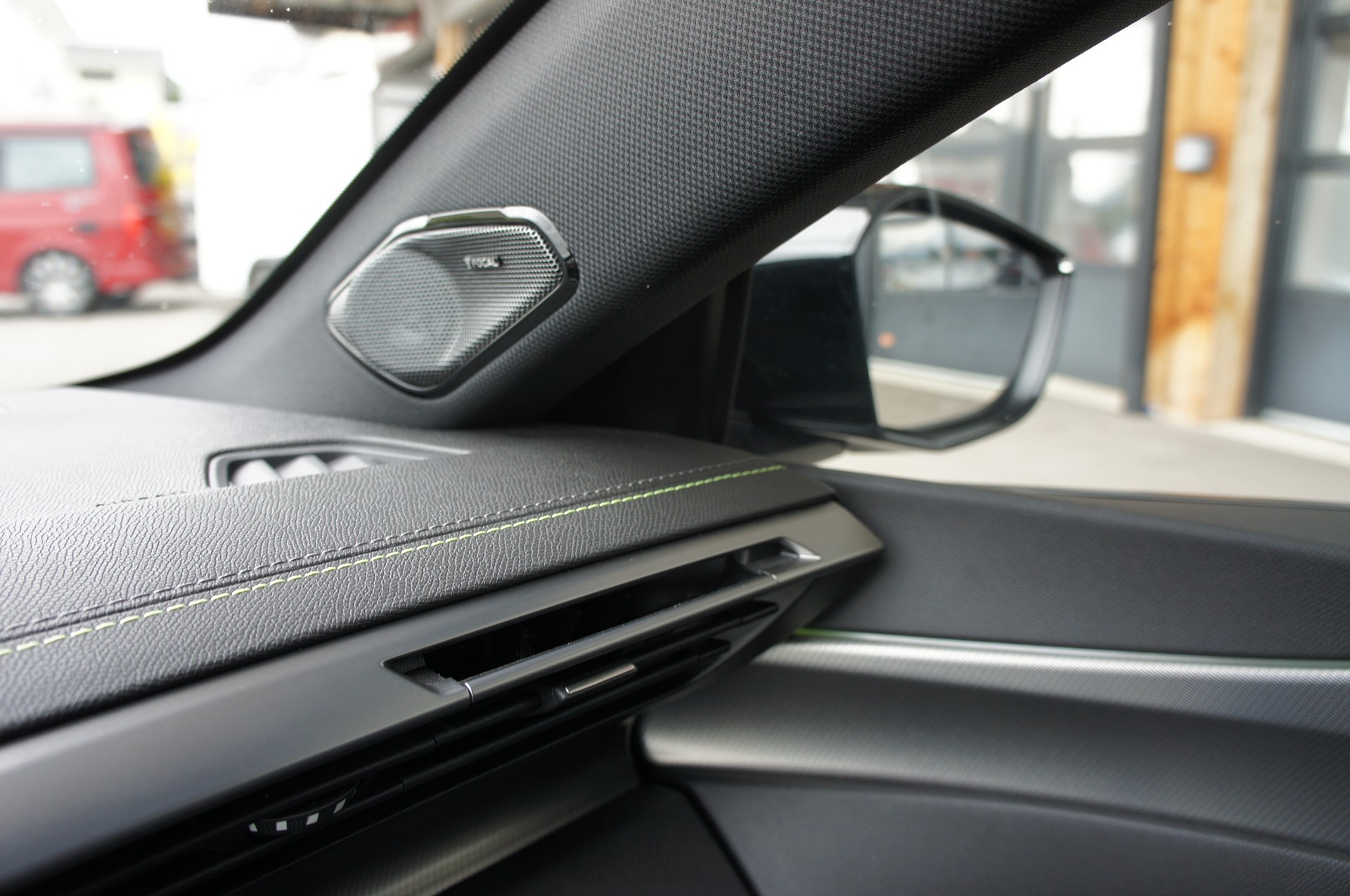 PEUGEOT 308 SW 1.2 Pure Tech GT EAT8-image-18