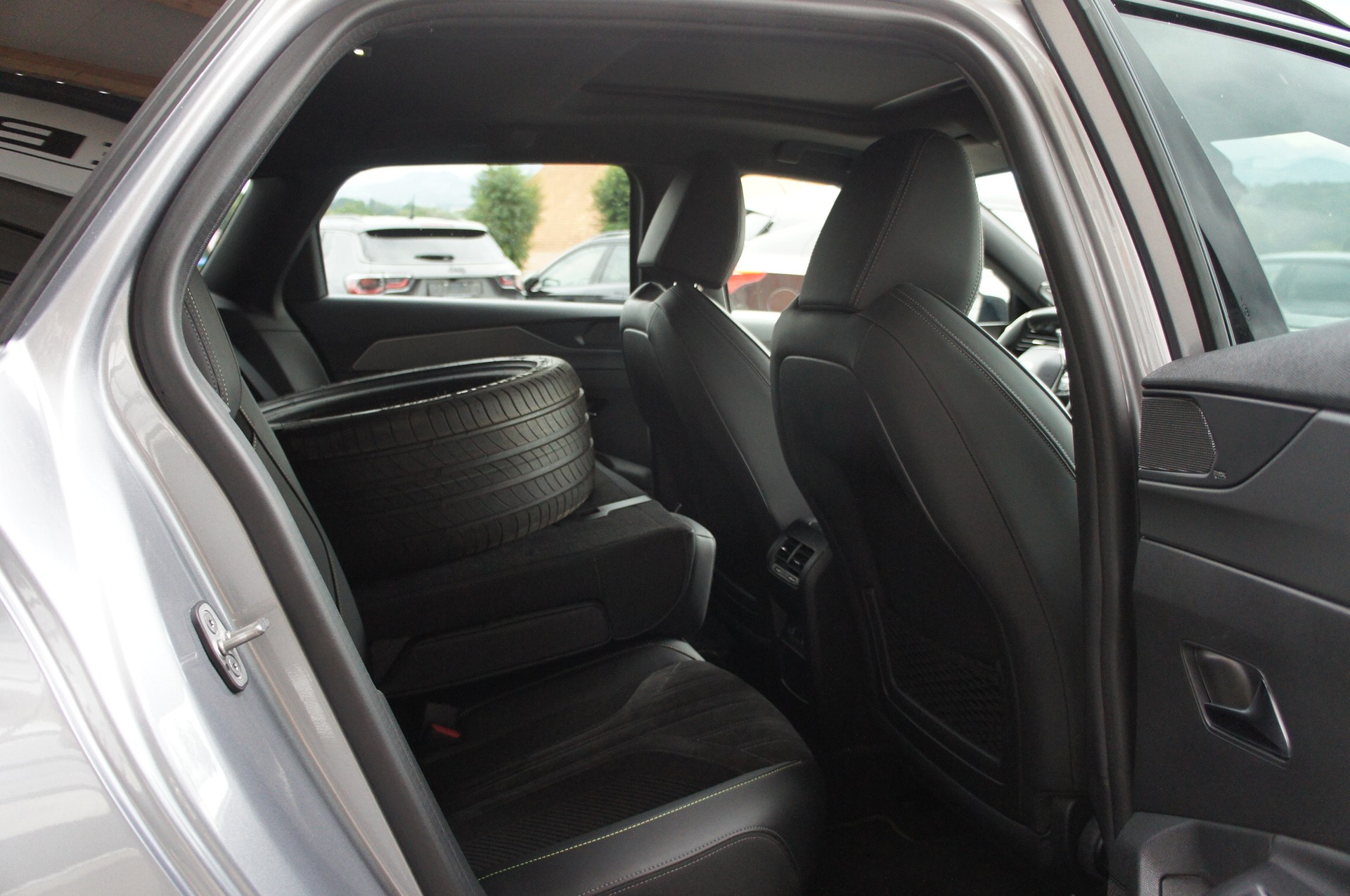 PEUGEOT 308 SW 1.2 Pure Tech GT EAT8-image-10