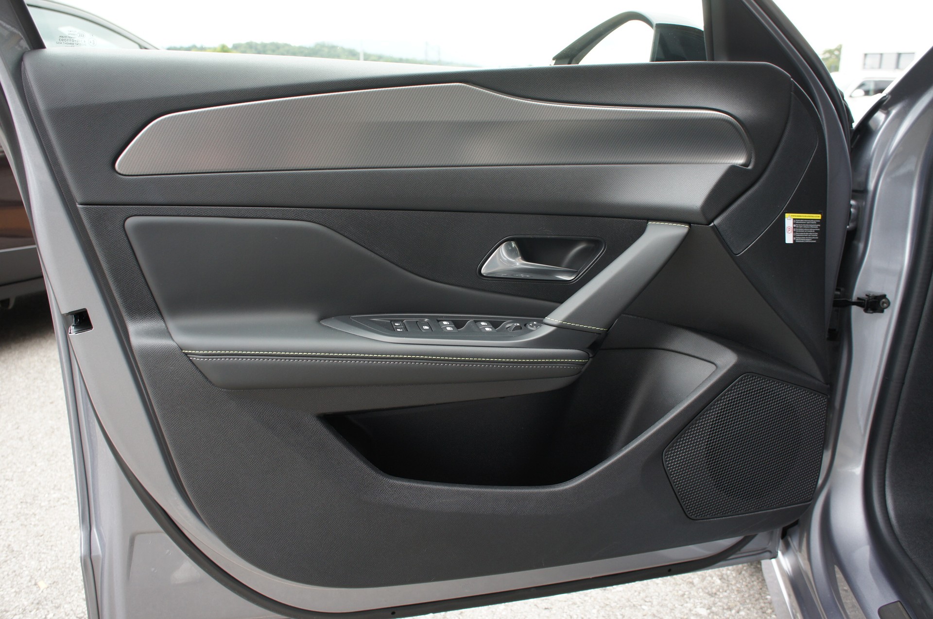 PEUGEOT 308 SW 1.2 Pure Tech GT EAT8-image-12