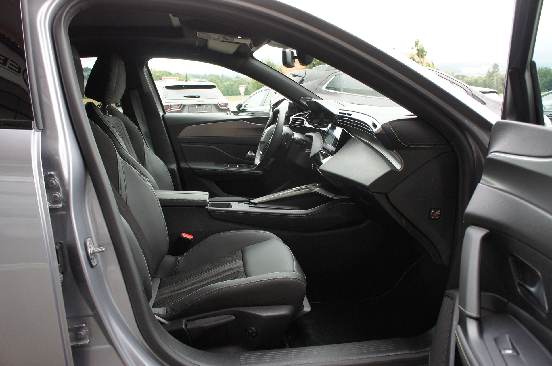 PEUGEOT 308 SW 1.2 Pure Tech GT EAT8-image-9