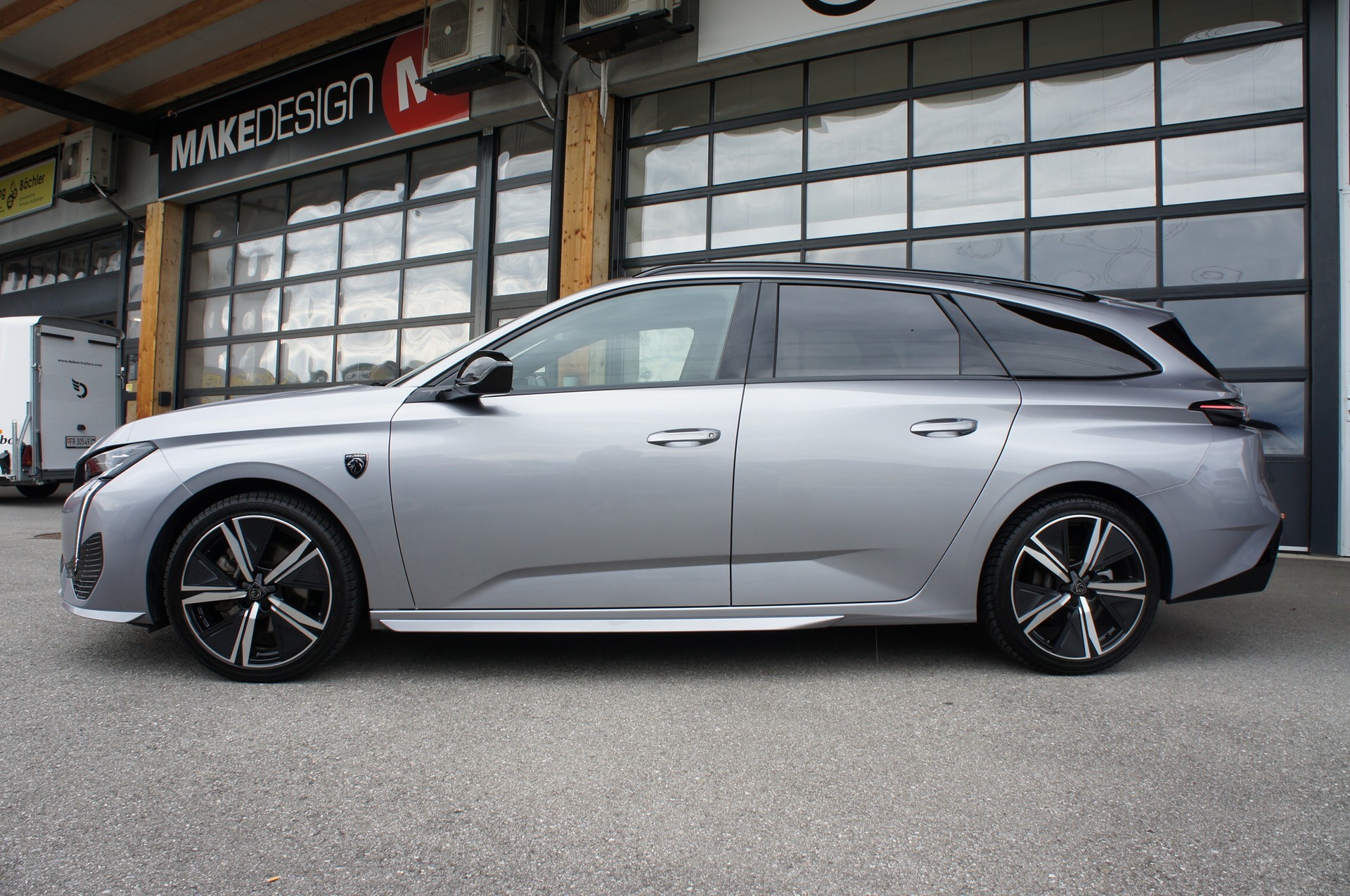 PEUGEOT 308 SW 1.2 Pure Tech GT EAT8-image-1