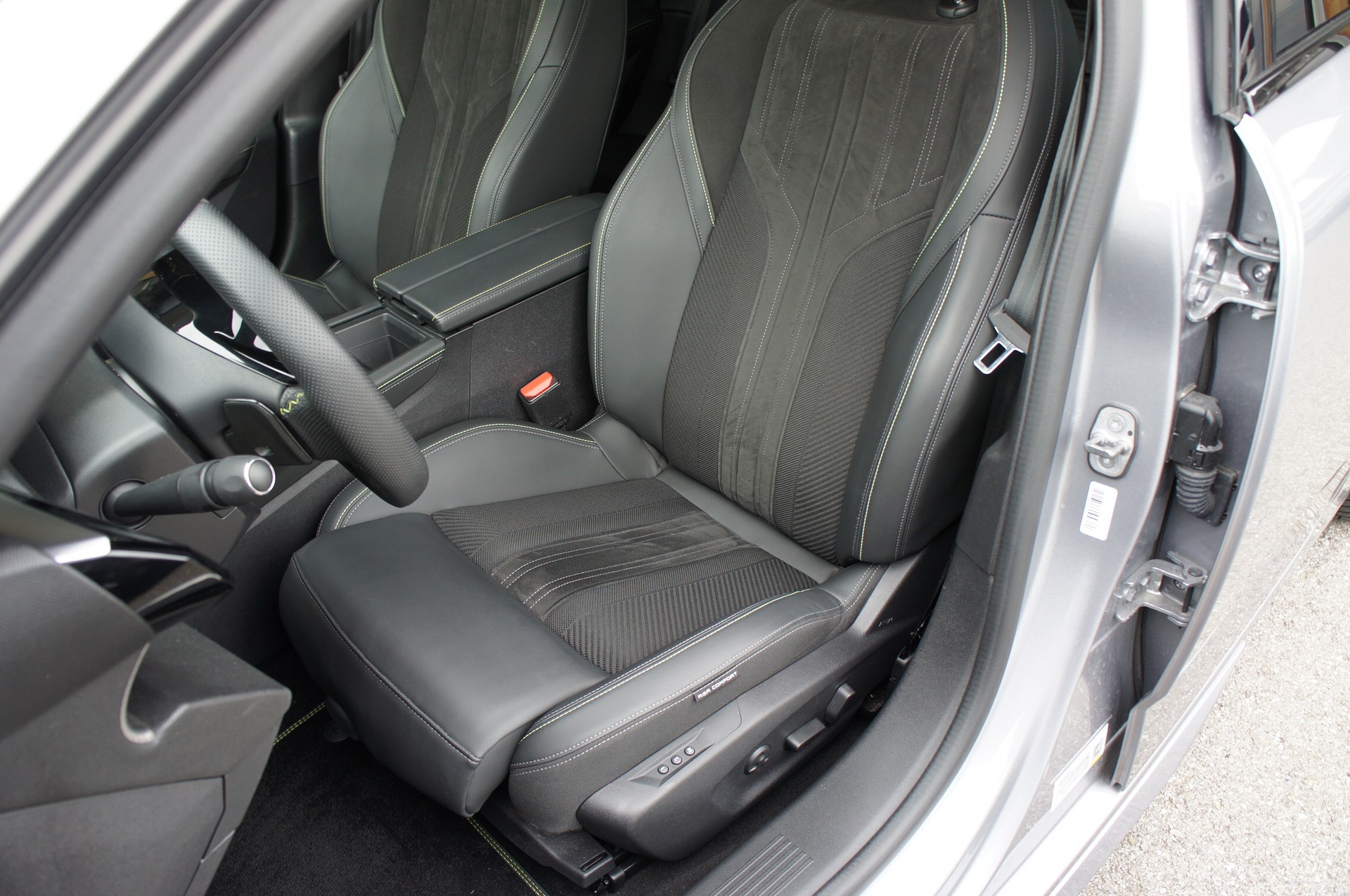 PEUGEOT 308 SW 1.2 Pure Tech GT EAT8-image-14