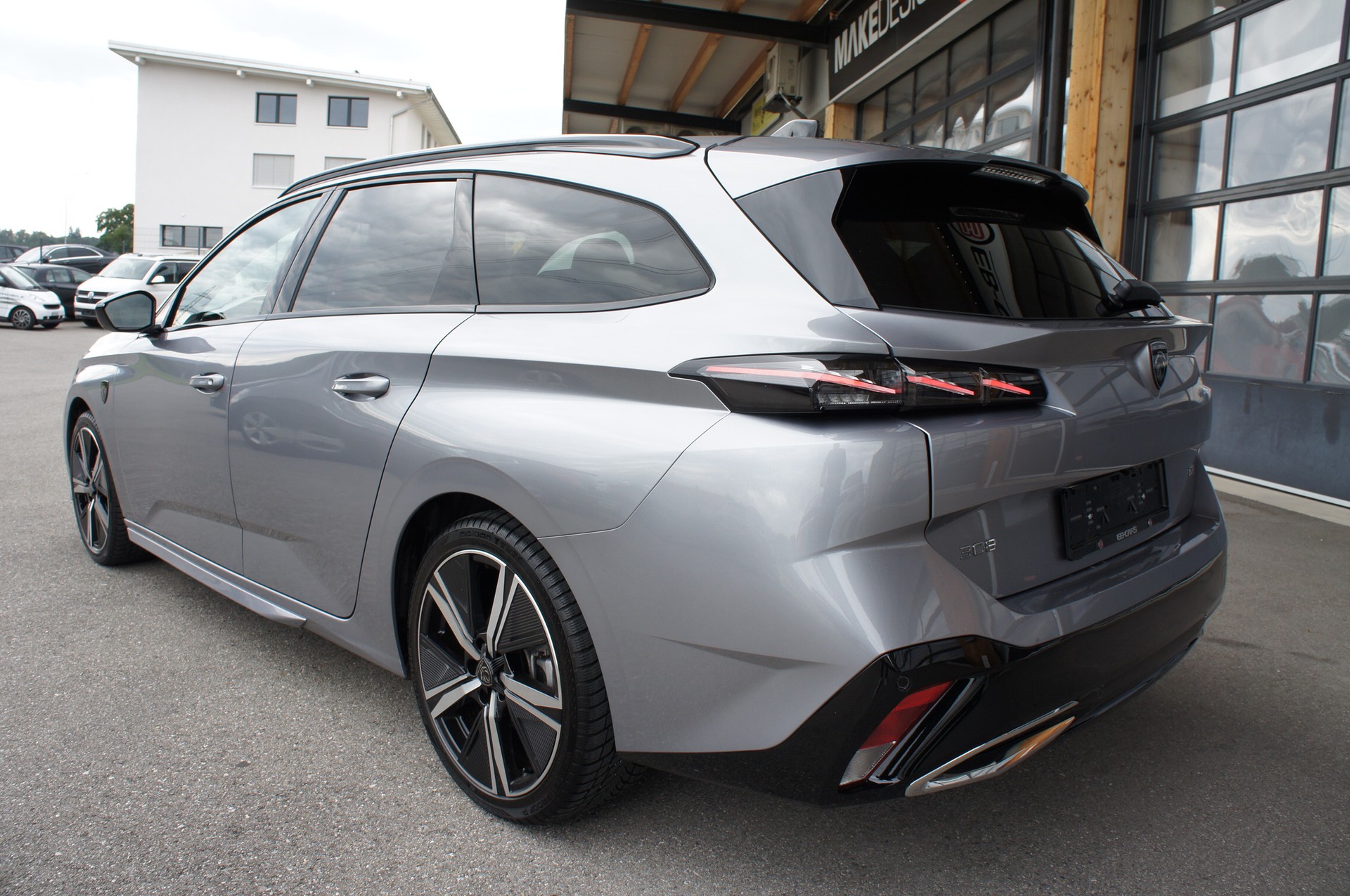 PEUGEOT 308 SW 1.2 Pure Tech GT EAT8-image-2