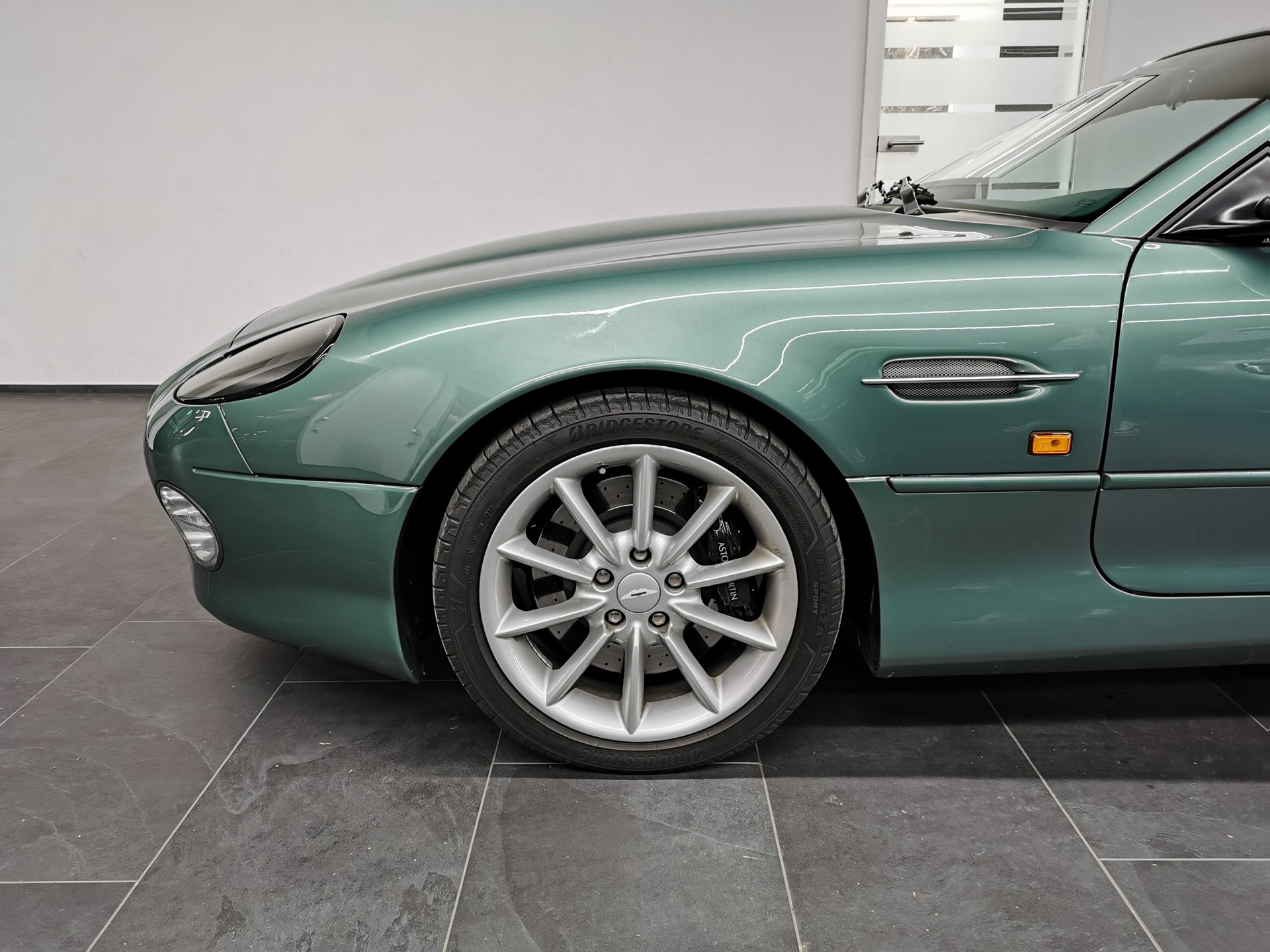 ASTON MARTIN DB7 VANTAGE V 12 VISUAL DRIVING PACKAGE "WORKS SPECIAL" JAFFA REAR LIGHT FROM 1990 SUPERCHARGED V8 VANTAGE-image-7