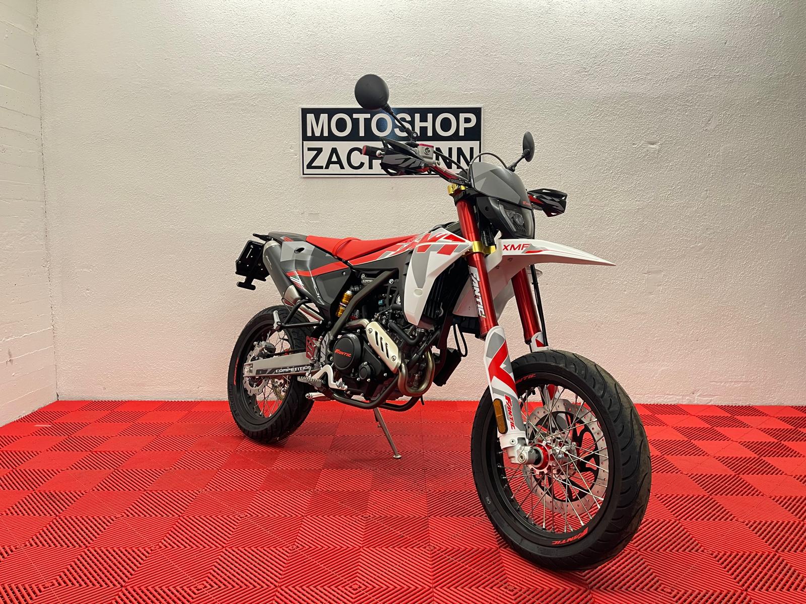FANTIC XMF 125 Motard-showroom-element-1