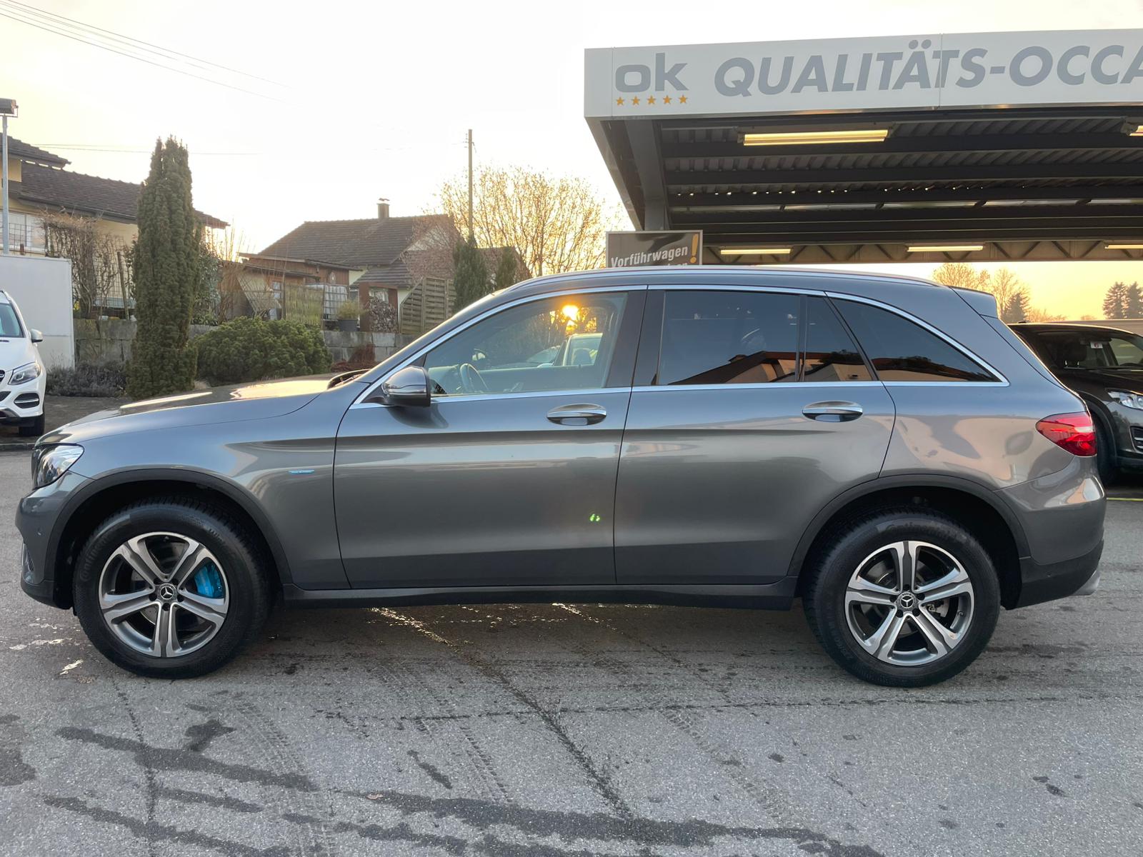 MERCEDES-BENZ GLC 350 e Exclusive 4Matic 7G-Tronic-image-4