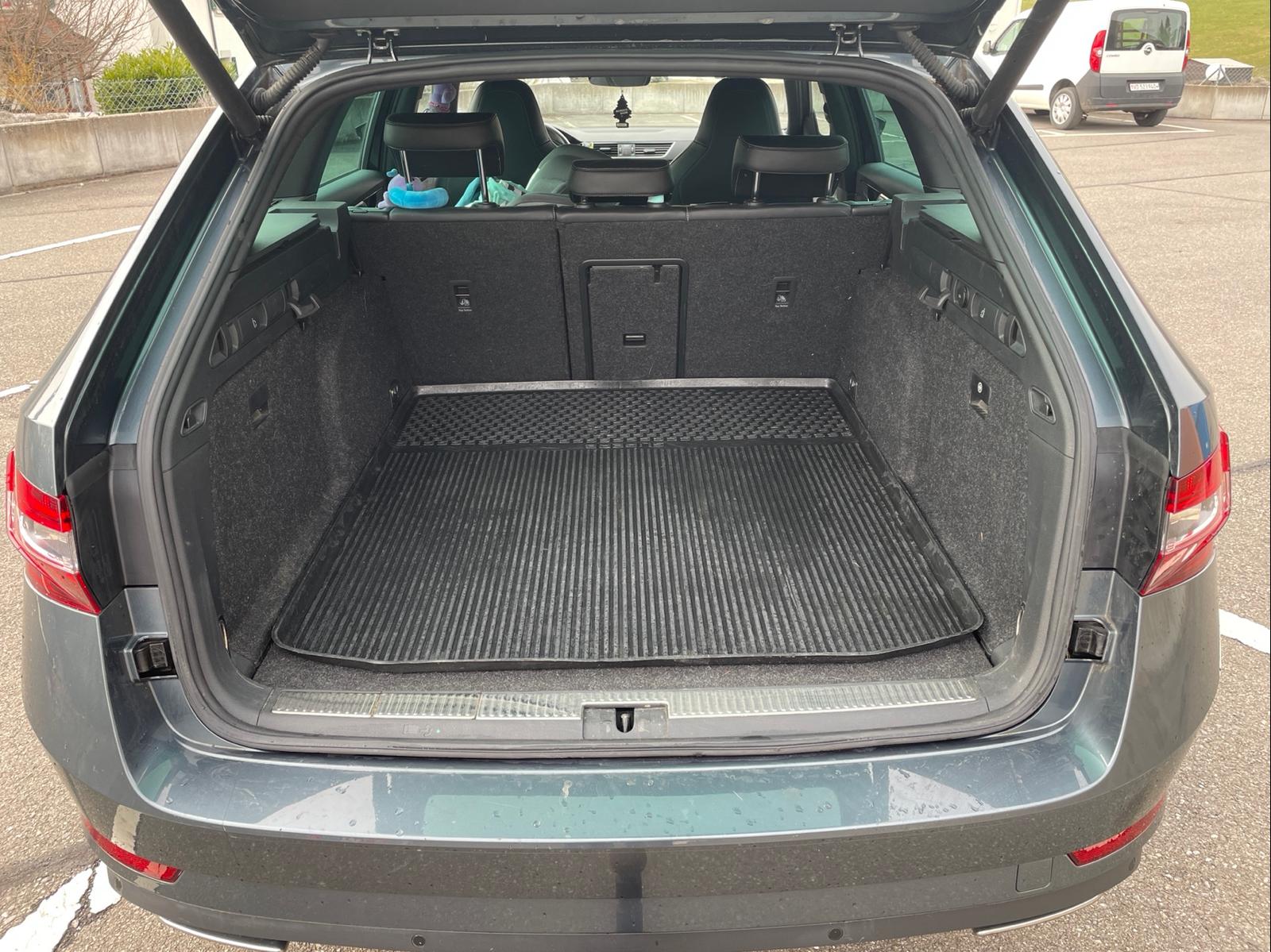 SKODA Superb Combi 2.0 TSI Sport Line DSG 4x4-image-2
