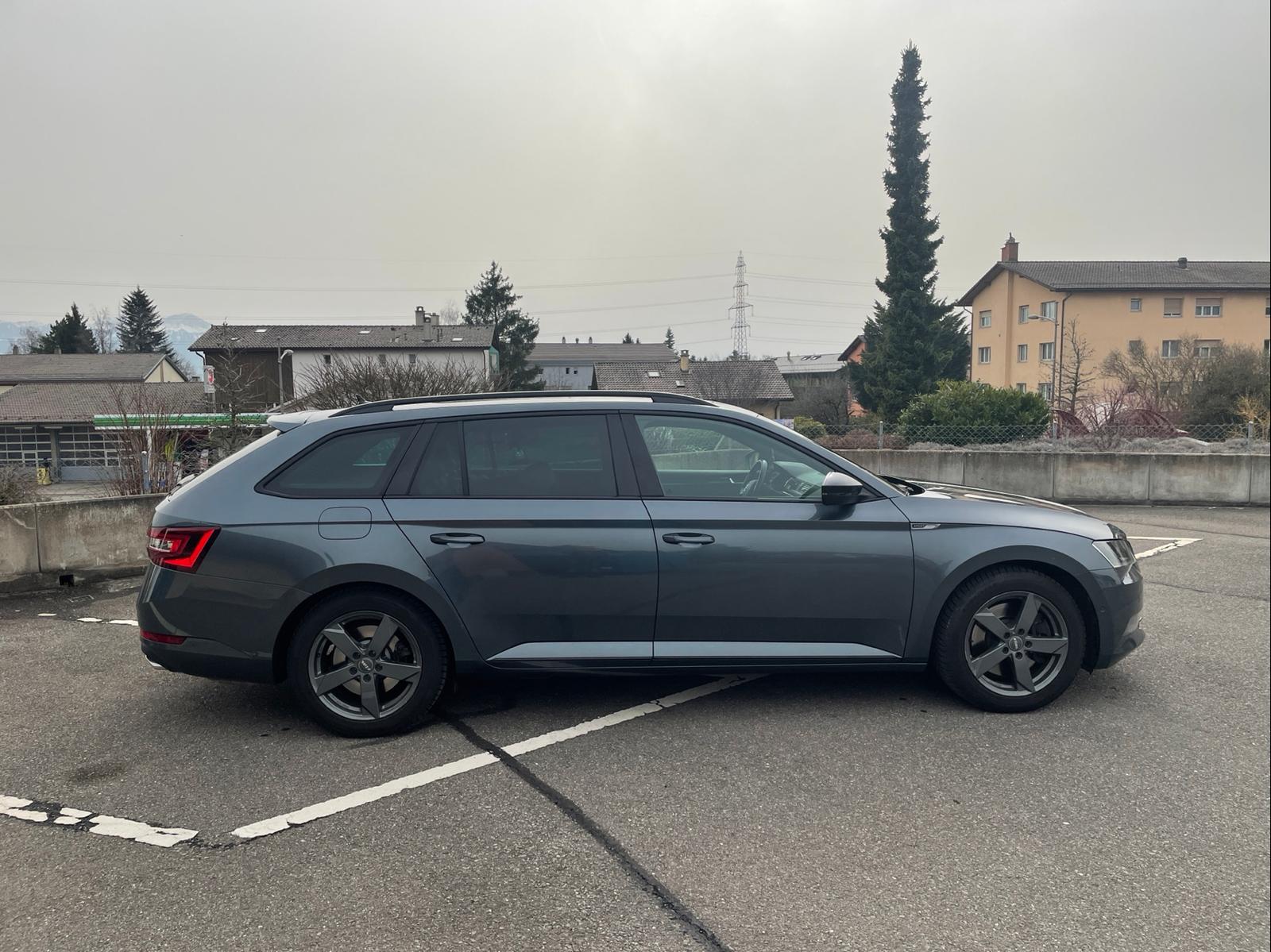 SKODA Superb Combi 2.0 TSI Sport Line DSG 4x4-image-4