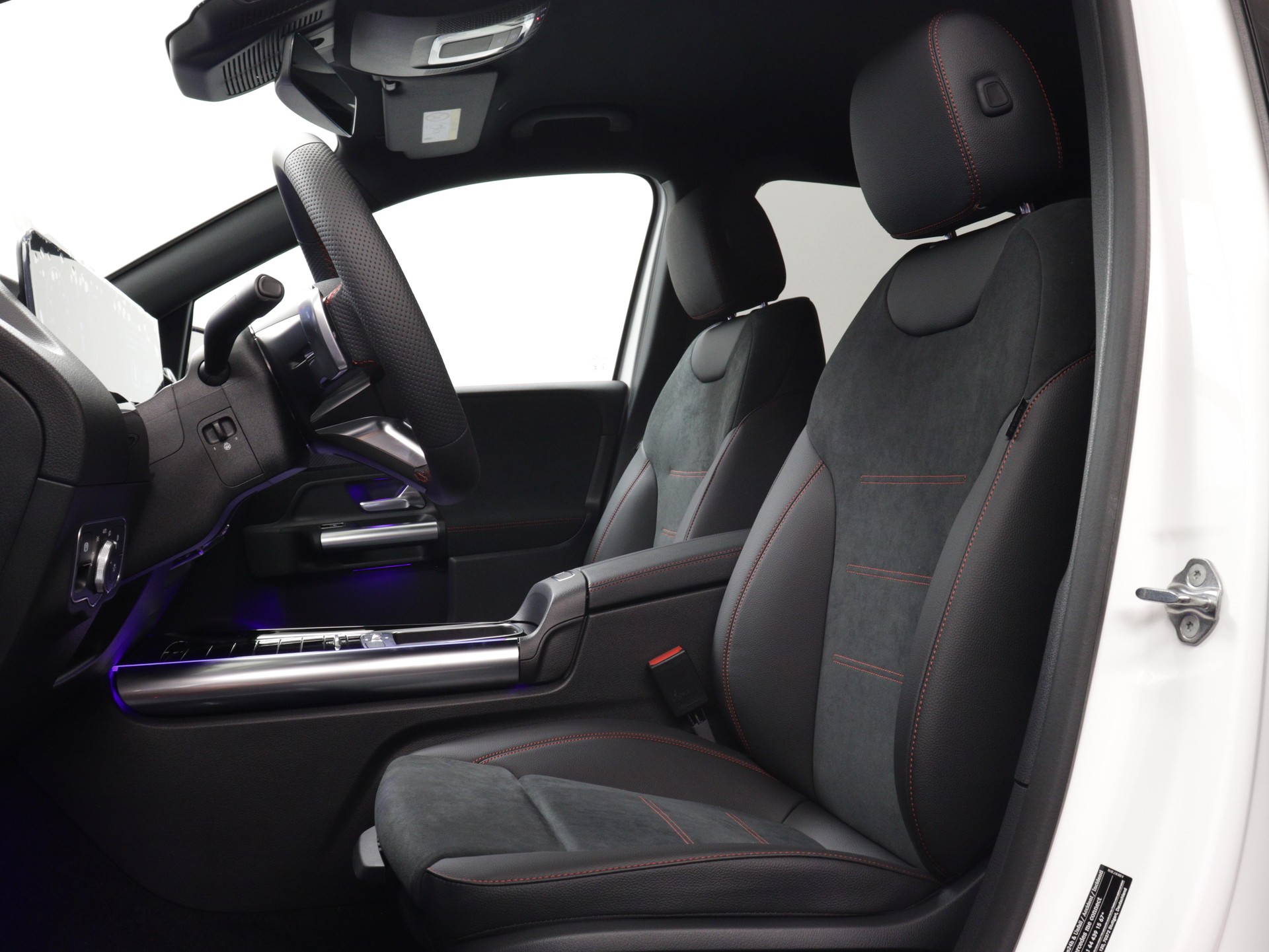 MERCEDES-BENZ B 200 AMG Line-image-8