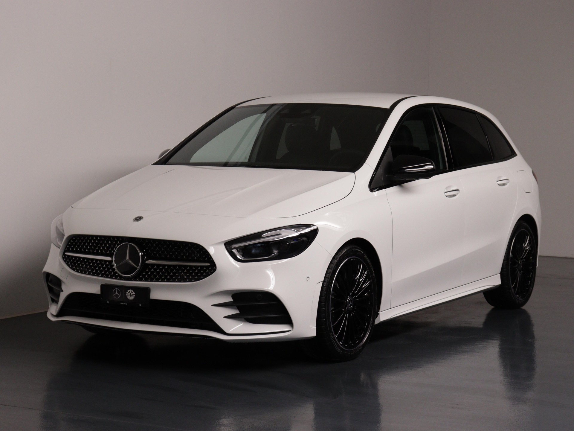 MERCEDES-BENZ B 200 AMG Line-showroom-element-1