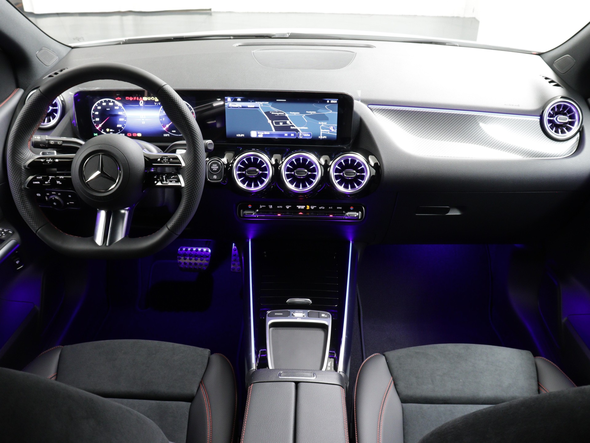 MERCEDES-BENZ B 200 AMG Line-image-6