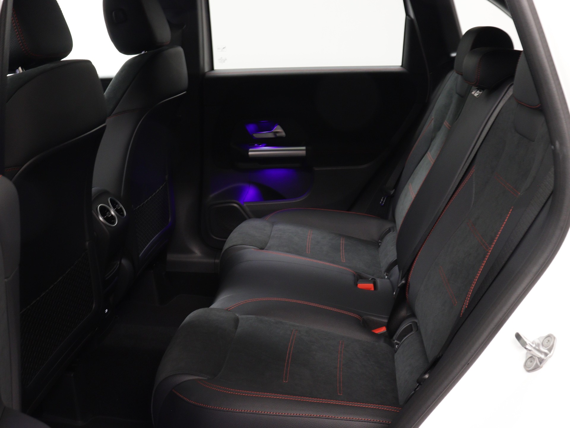 MERCEDES-BENZ B 200 AMG Line-image-10