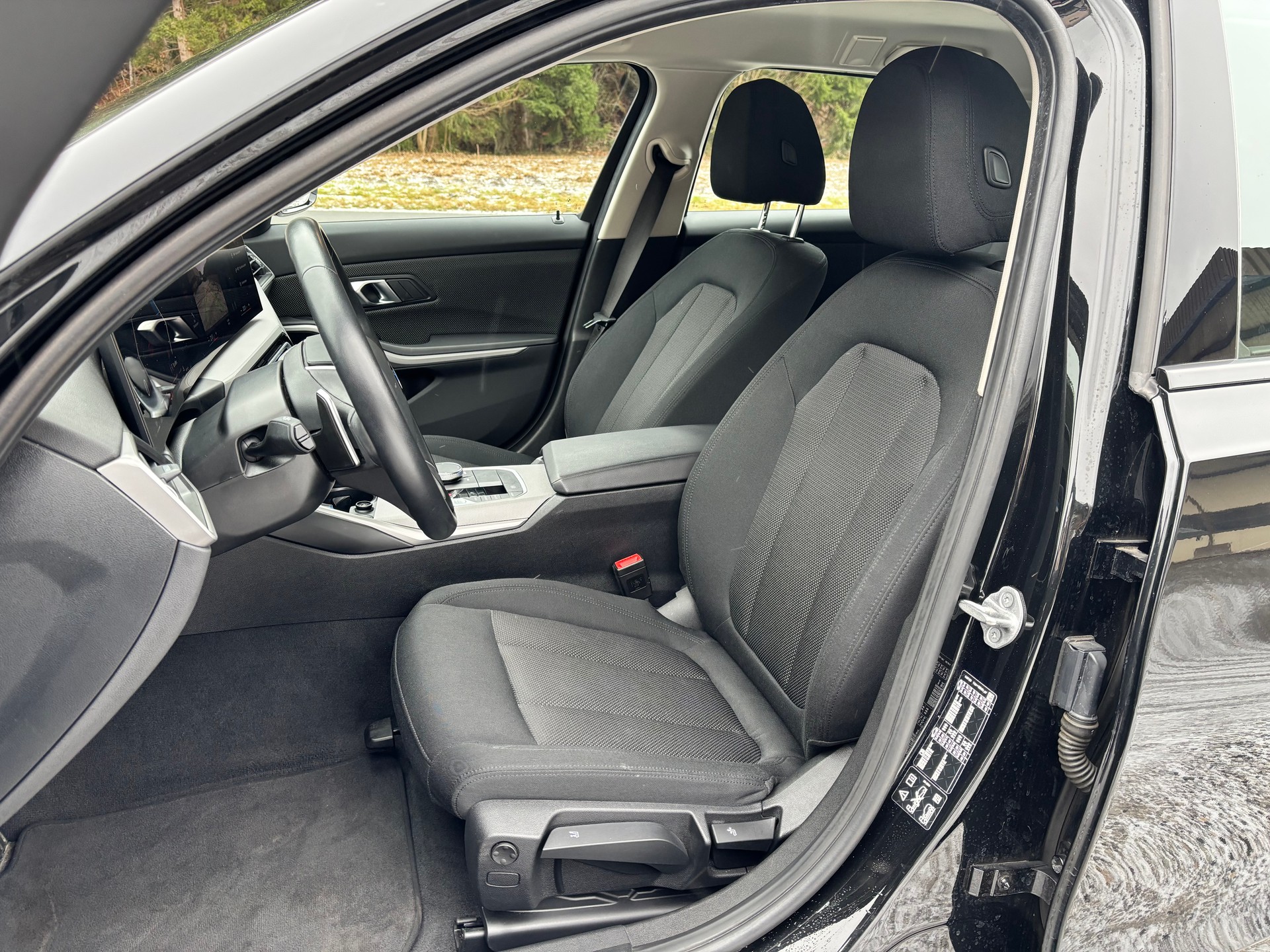 BMW 320d xDrive 48V Touring Steptronic-image-5
