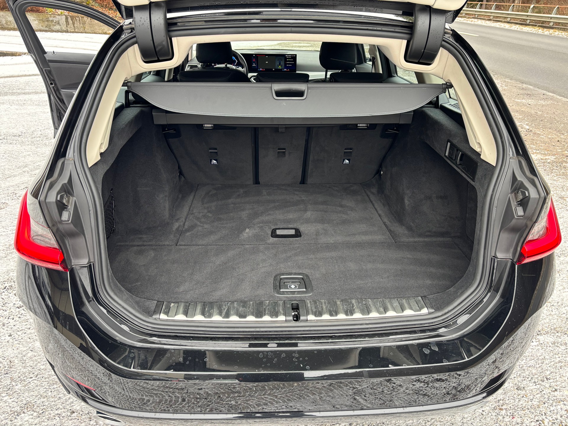 BMW 320d xDrive 48V Touring Steptronic-image-7