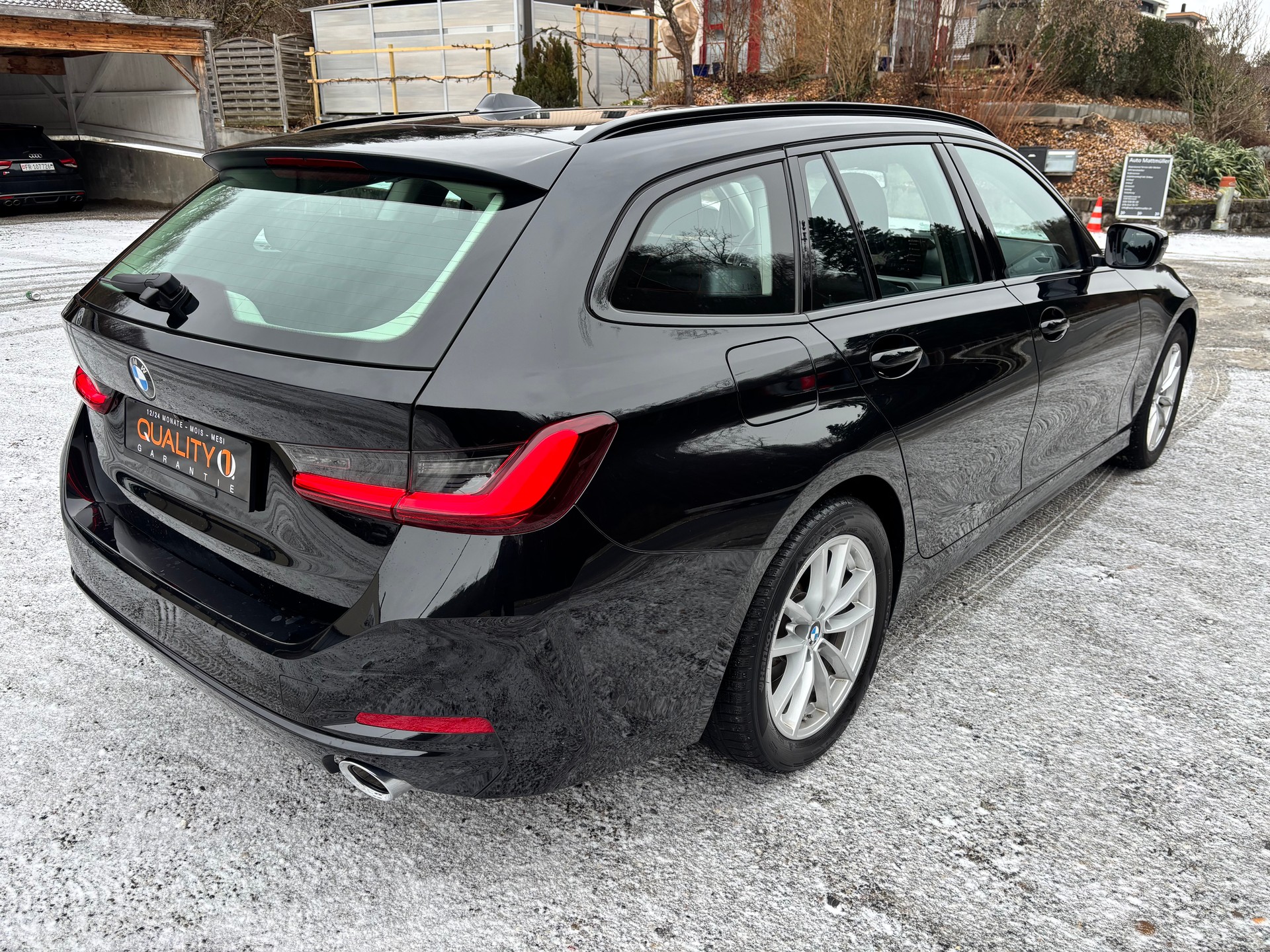BMW 320d xDrive 48V Touring Steptronic-showroom-element-2