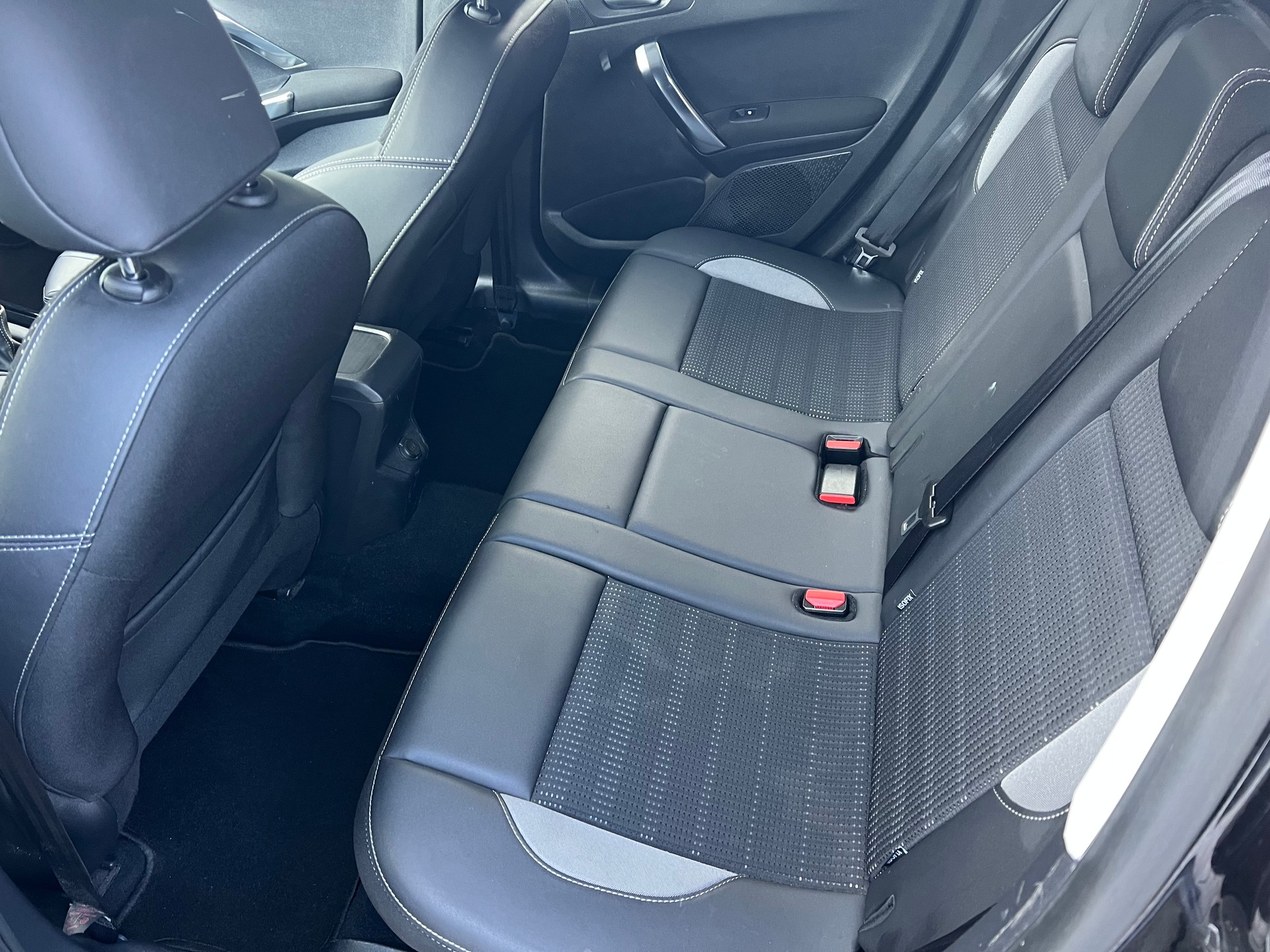 PEUGEOT 2008 1.6 BlueHDi Allure-image-12