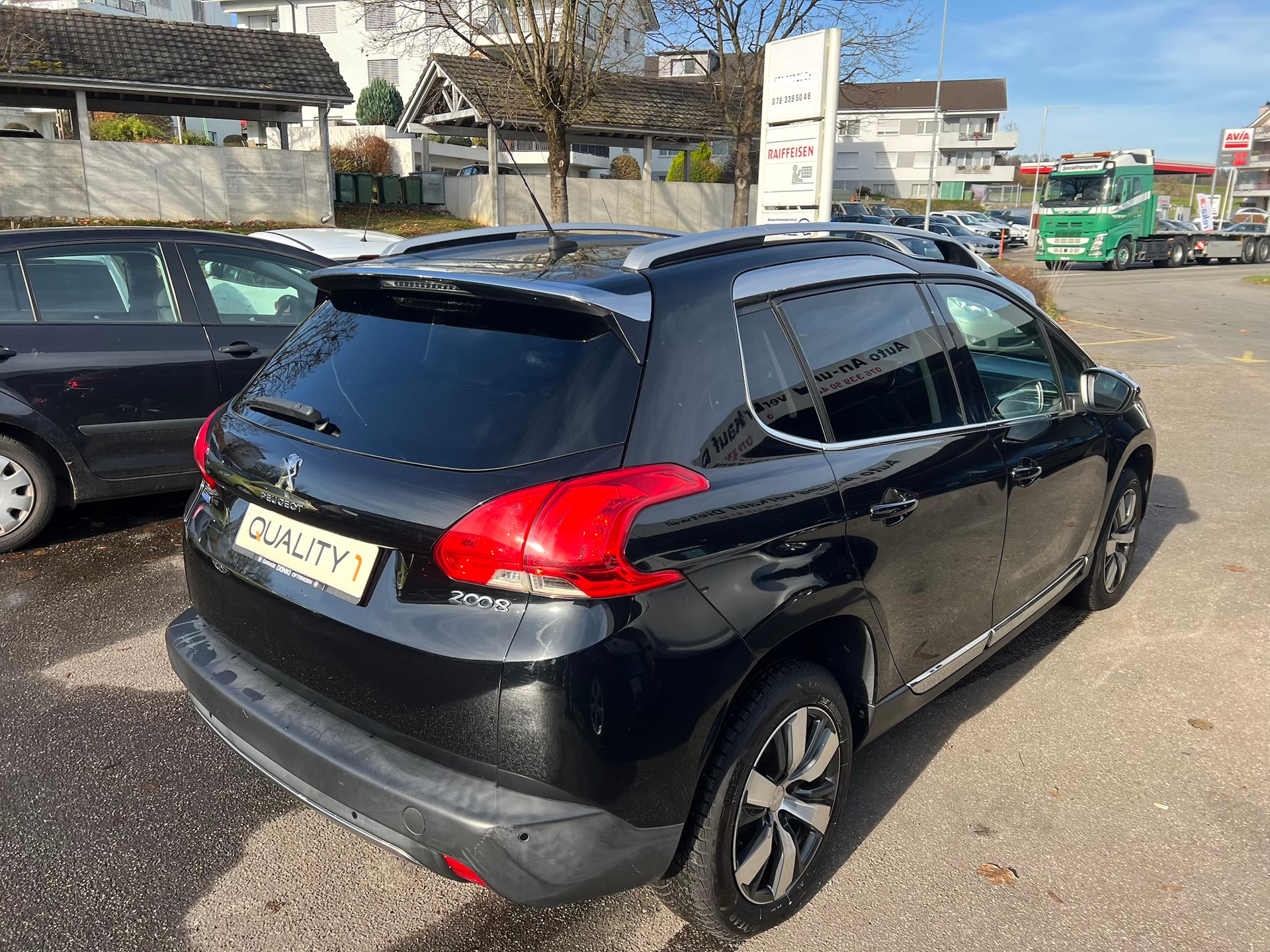 PEUGEOT 2008 1.6 BlueHDi Allure-image-3