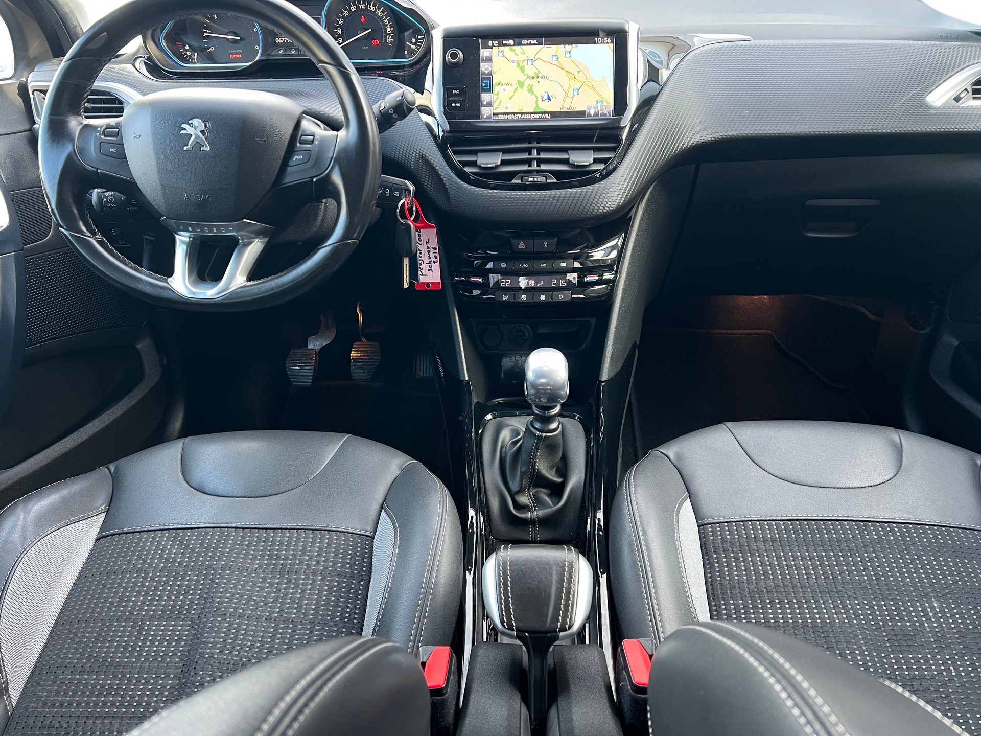 PEUGEOT 2008 1.6 BlueHDi Allure-image-7