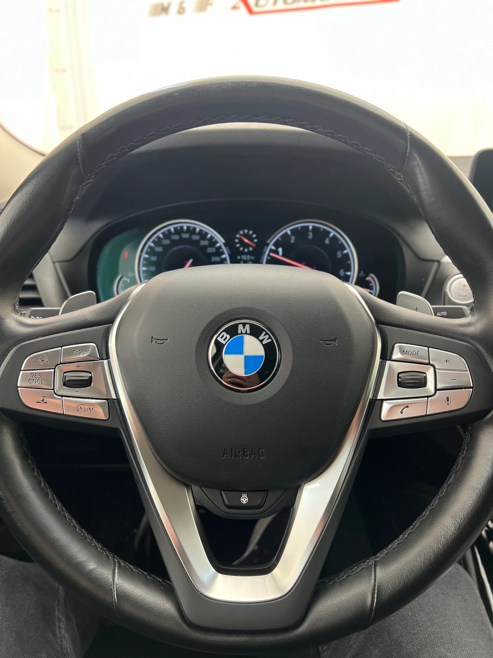 BMW X4 20i xDrive-image-11