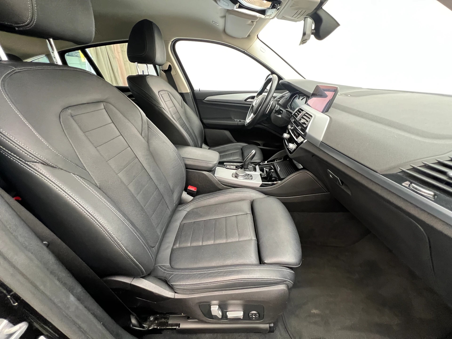 BMW X4 20i xDrive-image-9