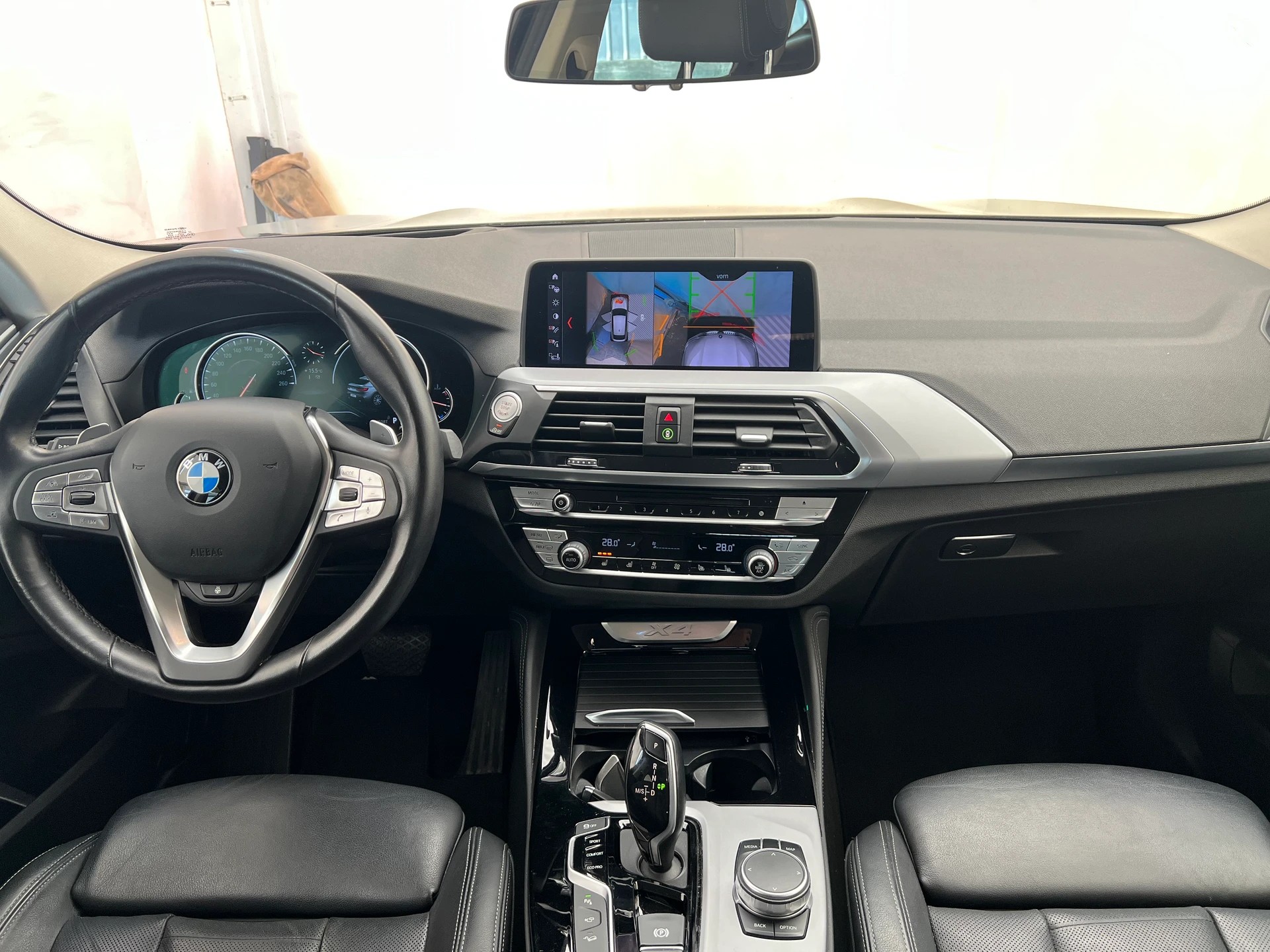 BMW X4 20i xDrive-image-12