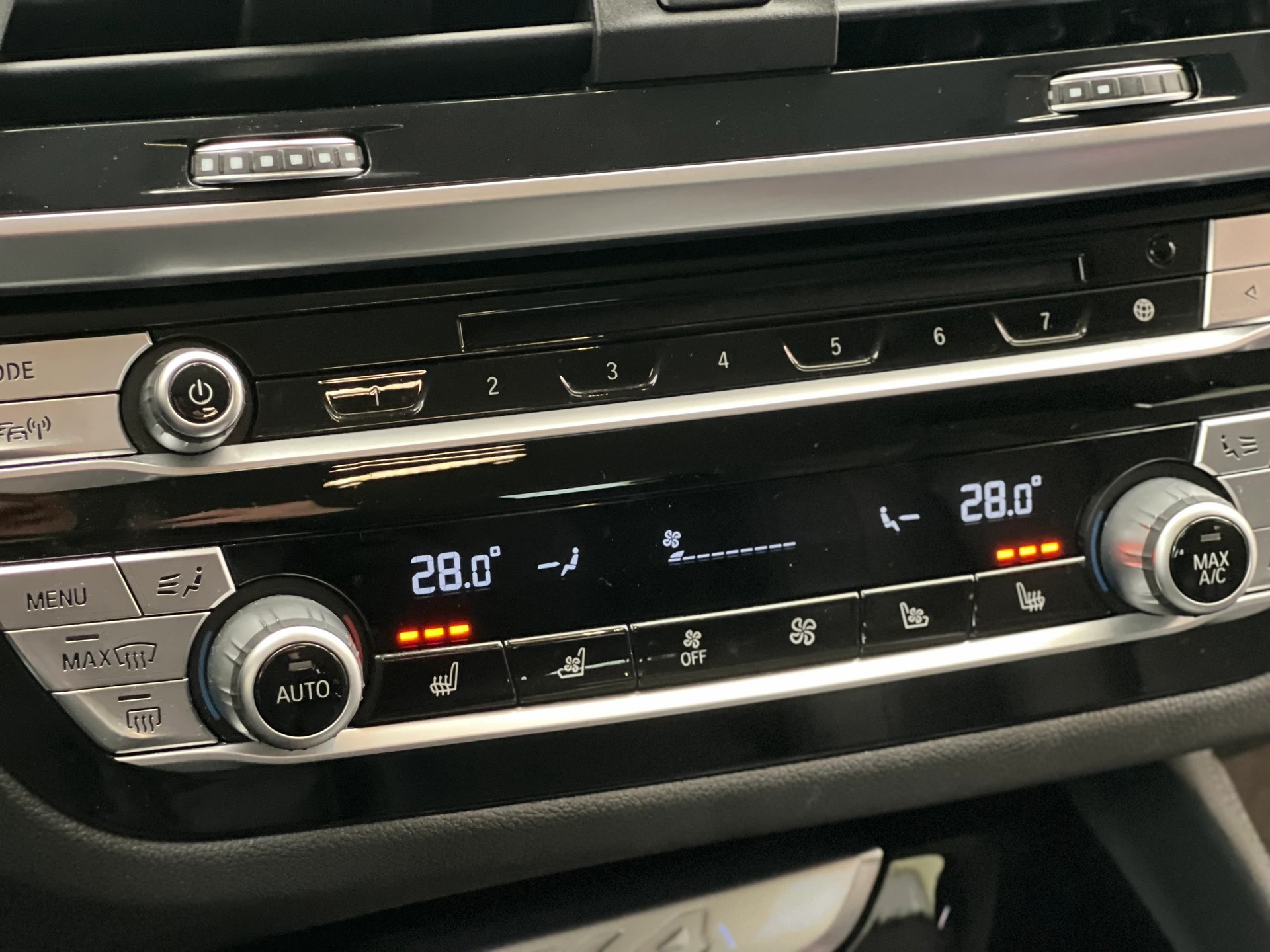 BMW X4 20i xDrive-image-15
