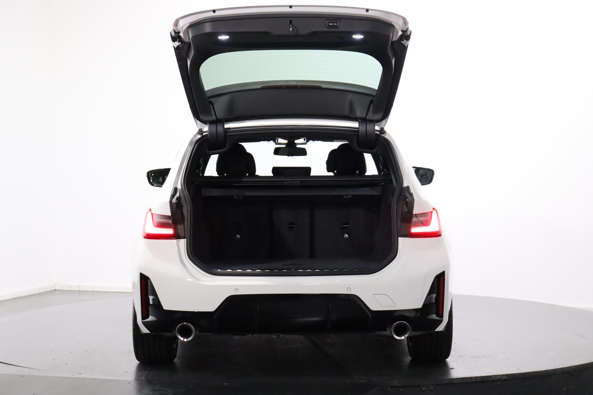 BMW 320d xDrive SAG Touring-image-6