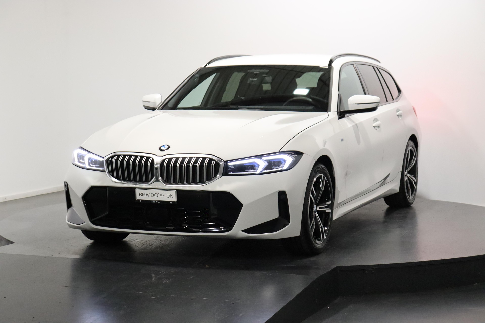 BMW 320d xDrive SAG Touring-image-0