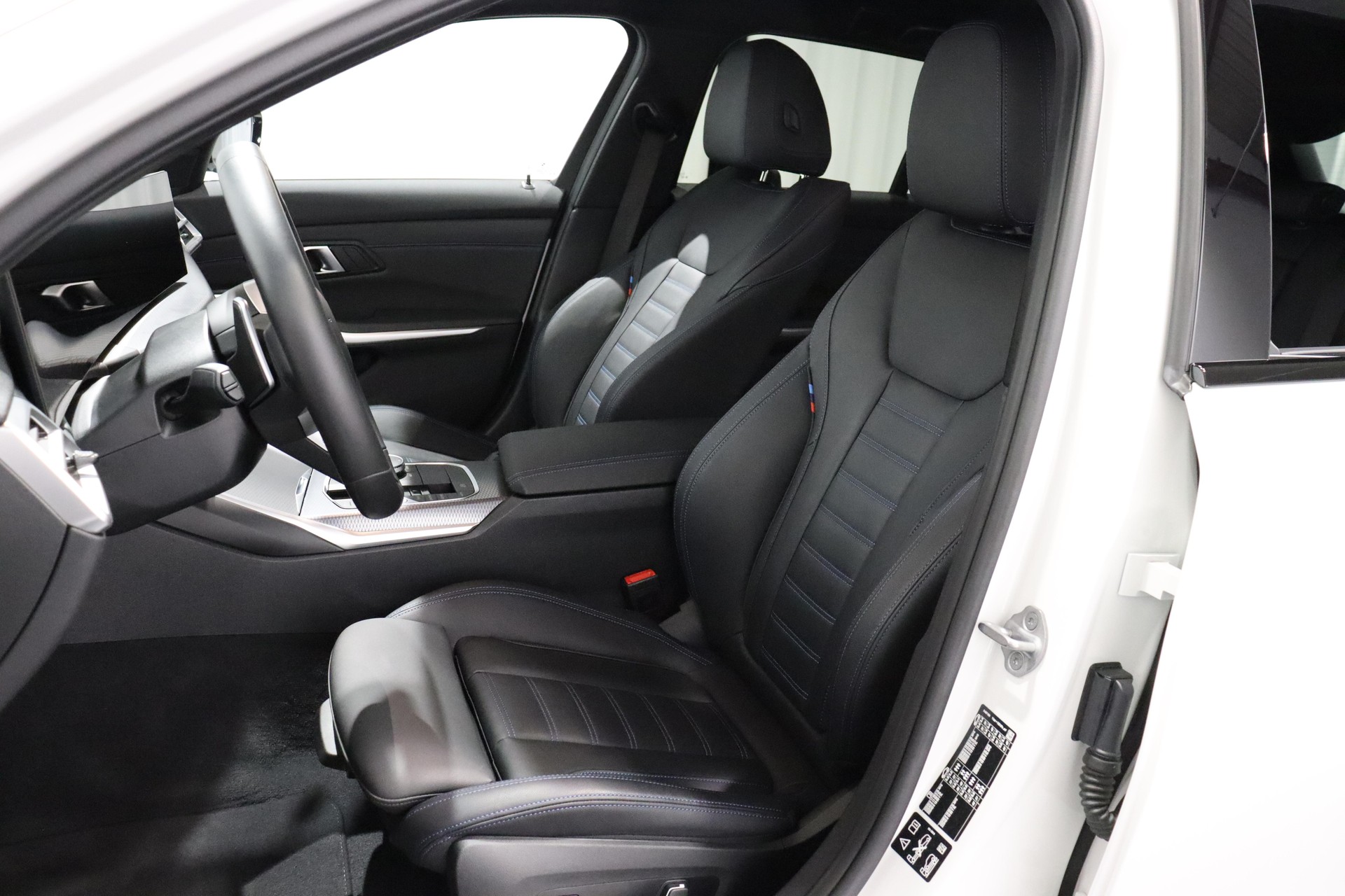 BMW 320d xDrive SAG Touring-image-9