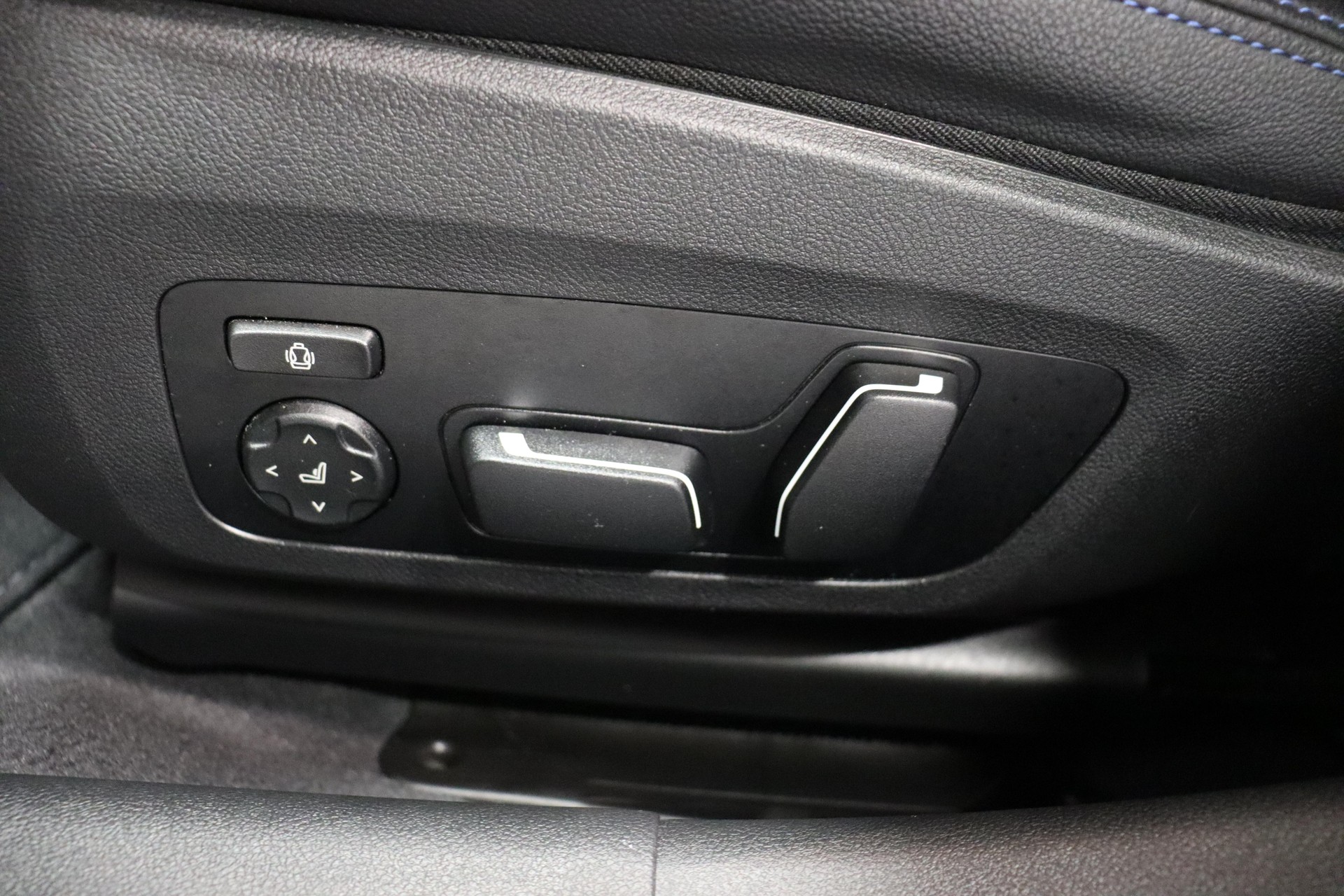 BMW 320d xDrive SAG Touring-image-23
