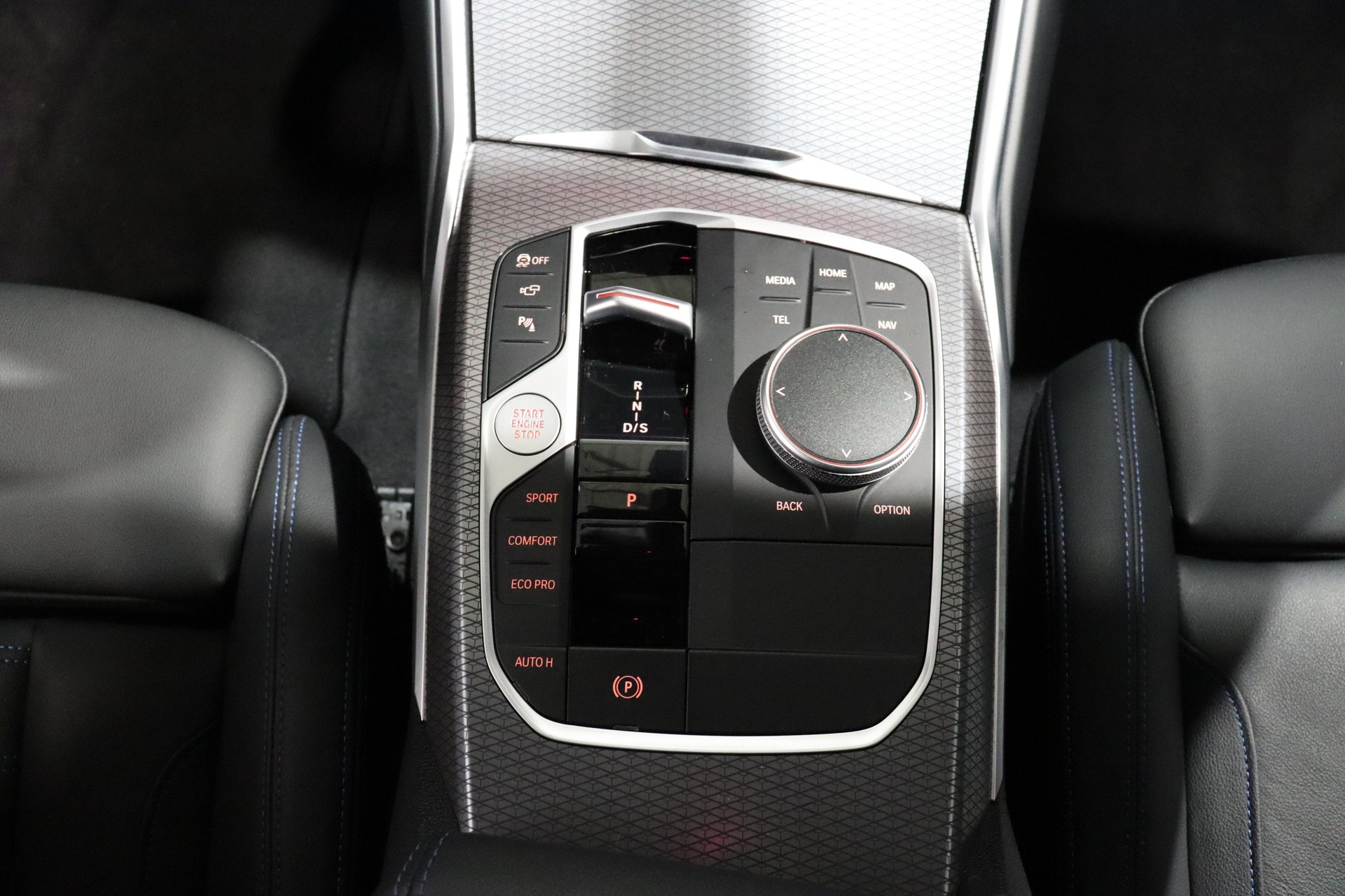 BMW 320d xDrive SAG Touring-image-12