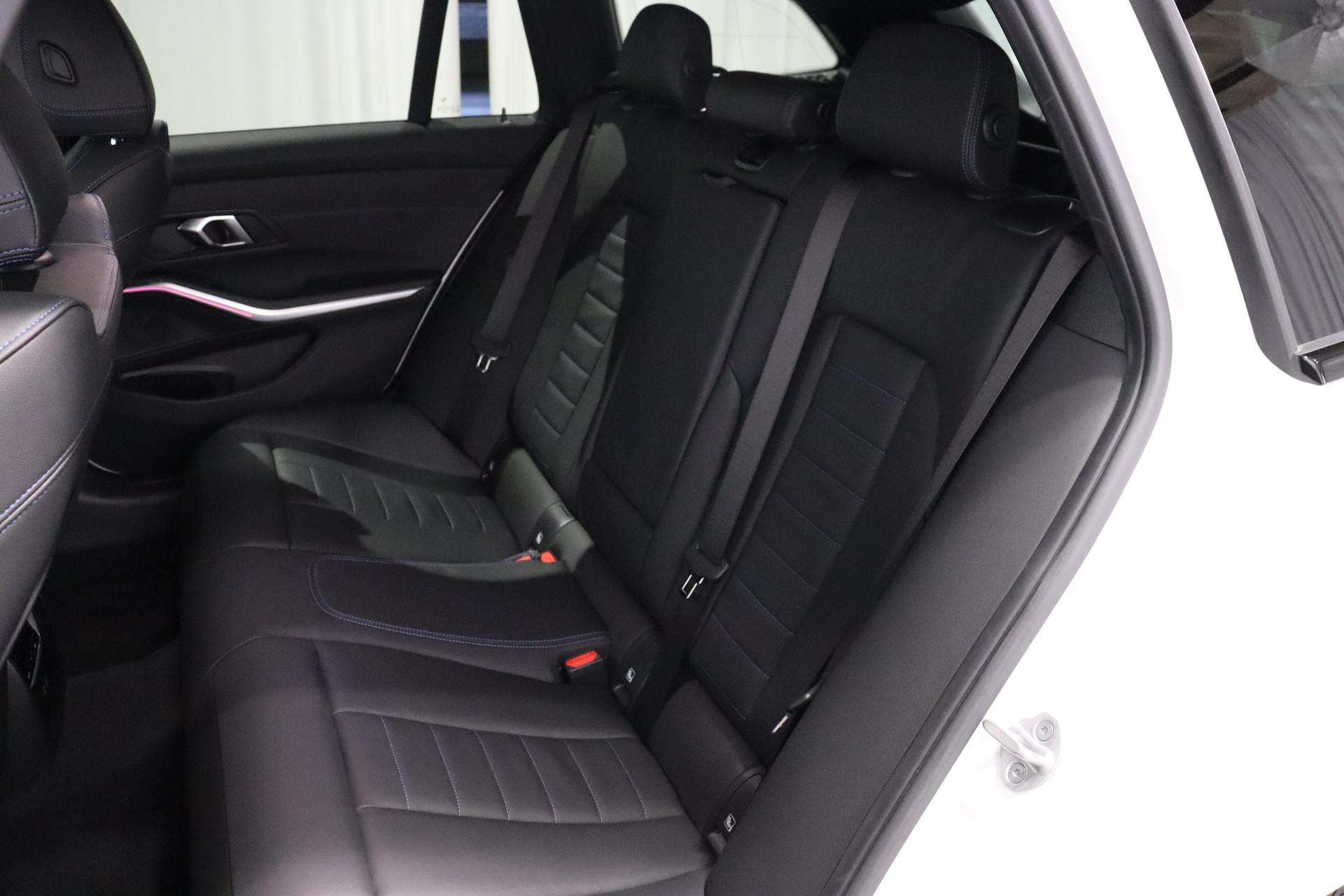 BMW 320d xDrive SAG Touring-image-11