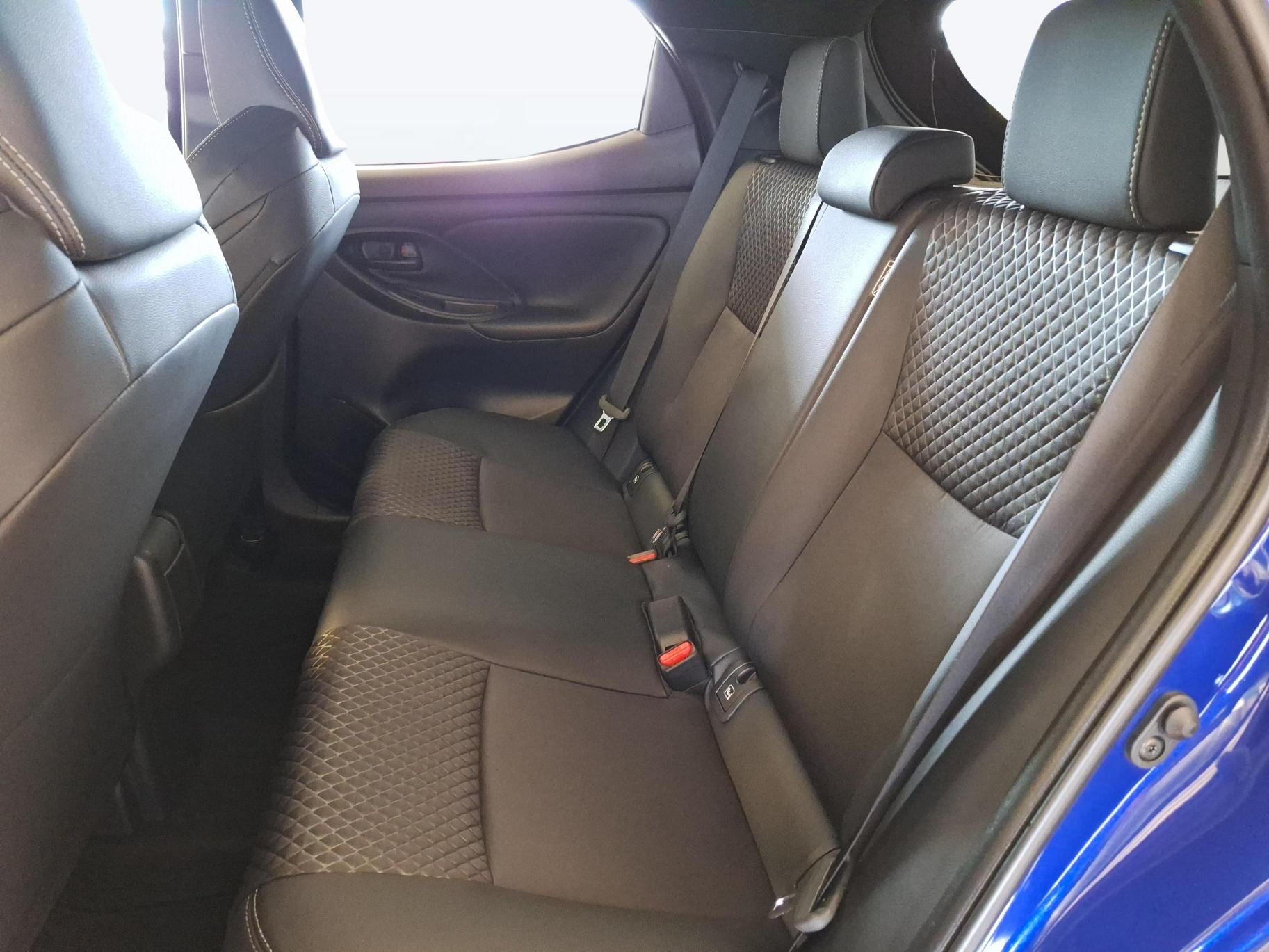 TOYOTA Yaris 1.5 VVT-i HSD Premium-image-9