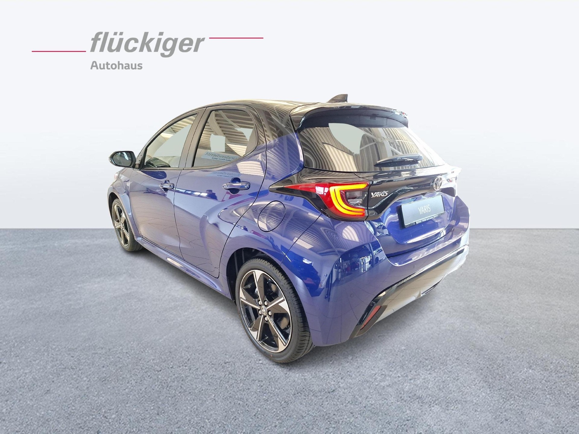 TOYOTA Yaris 1.5 VVT-i HSD Premium-image-6