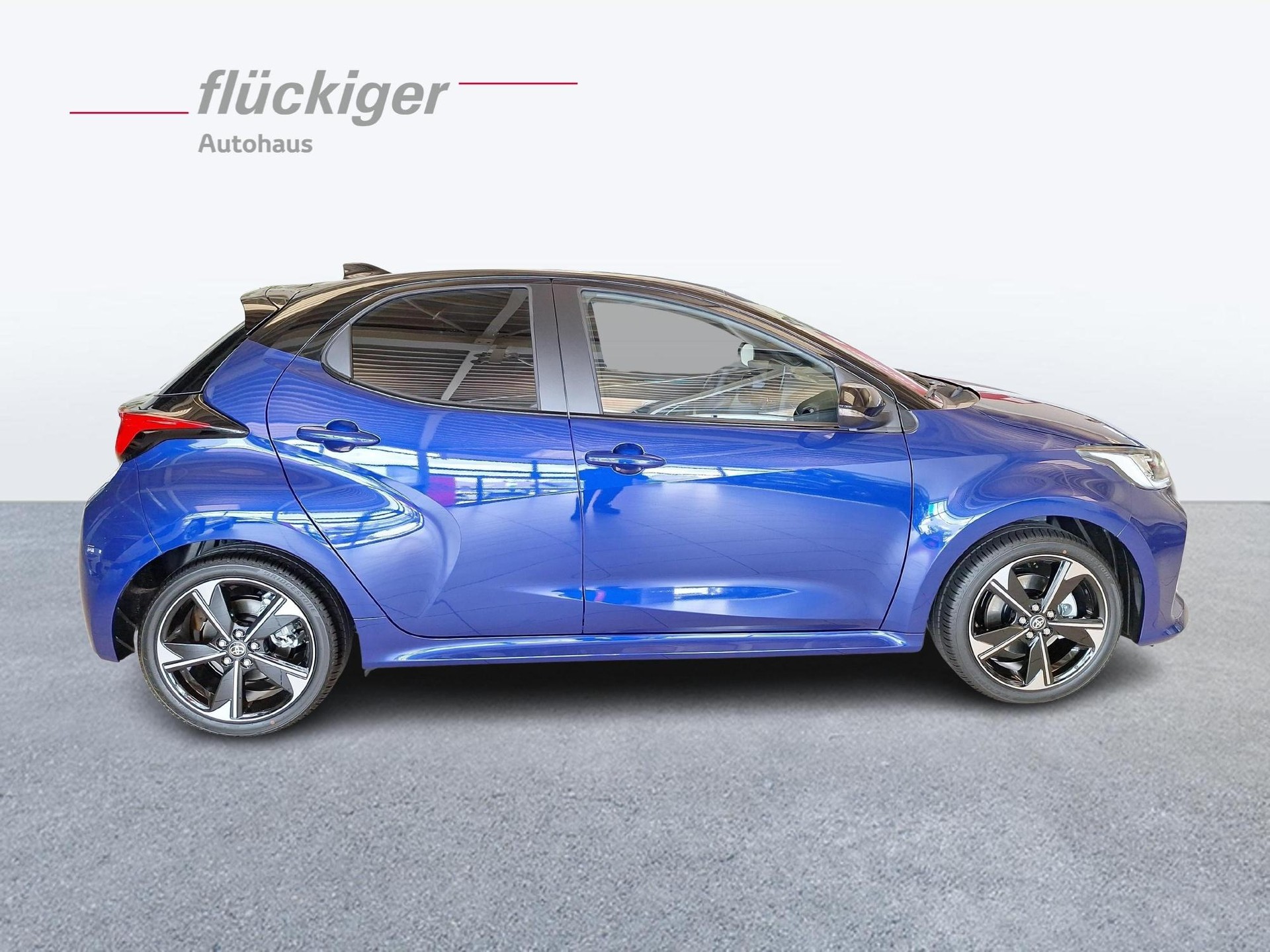 TOYOTA Yaris 1.5 VVT-i HSD Premium-image-3