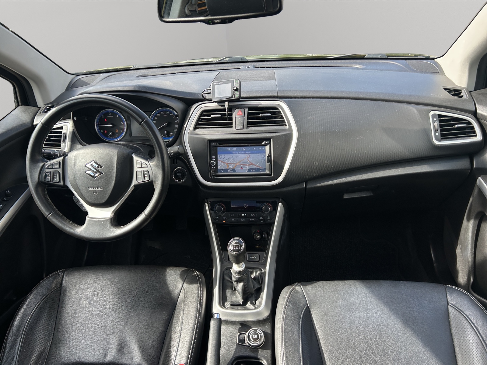 SUZUKI SX4 S-Cross 1.6 TD Compact+ 4WD-image-18