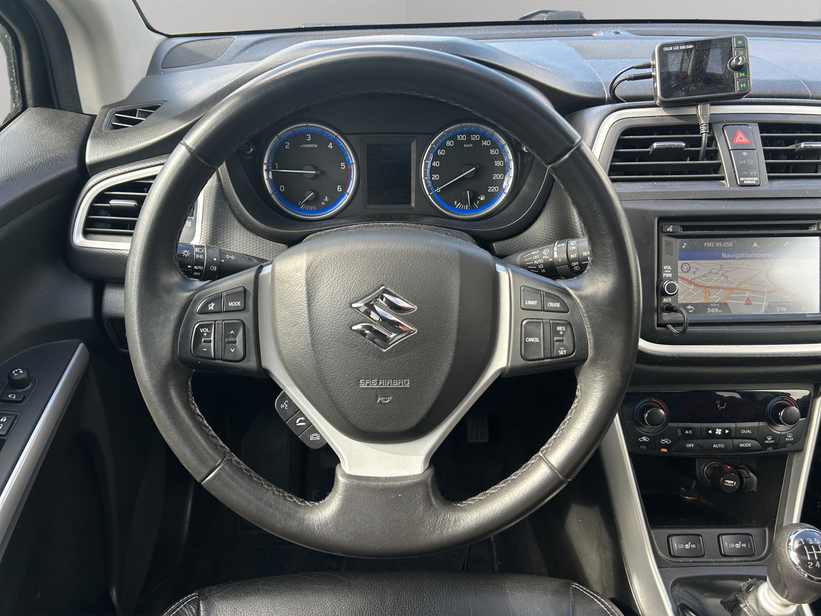 SUZUKI SX4 S-Cross 1.6 TD Compact+ 4WD-image-14