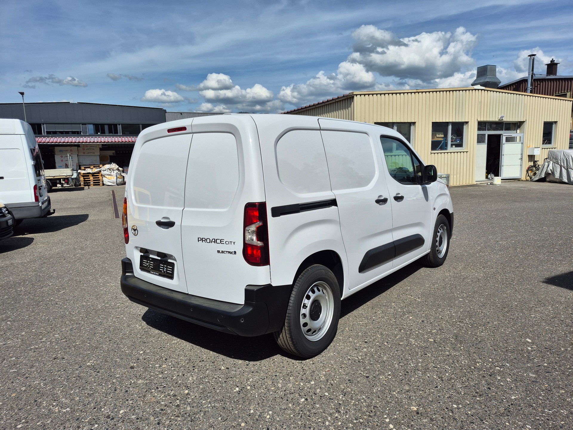 TOYOTA Proace City Van EV 50 kWh Active Medium-image-4
