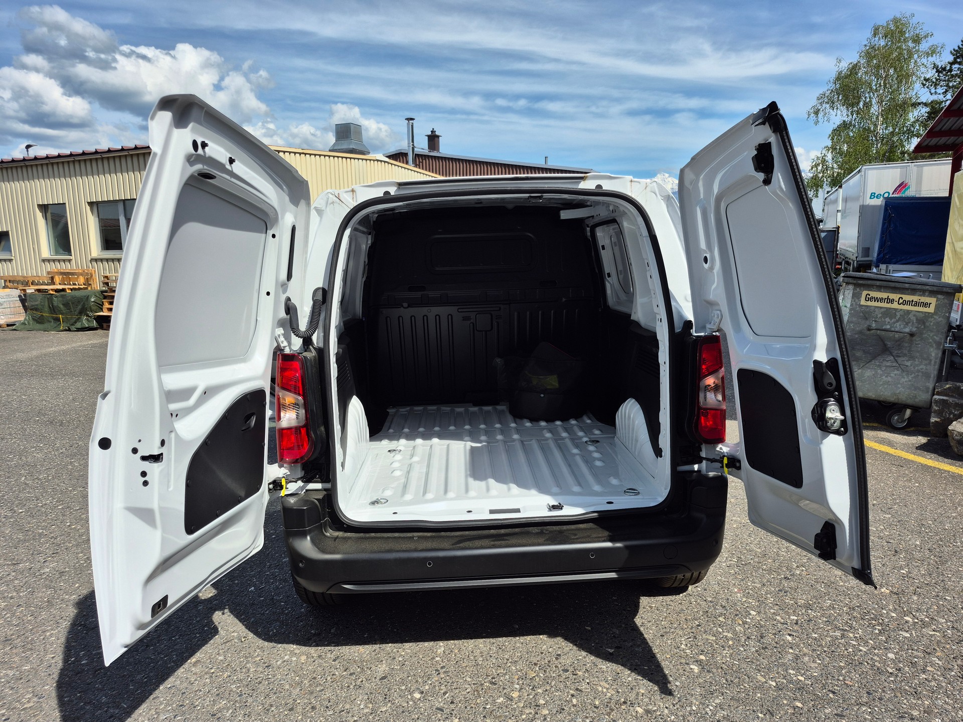 TOYOTA Proace City Van EV 50 kWh Active Medium-image-8
