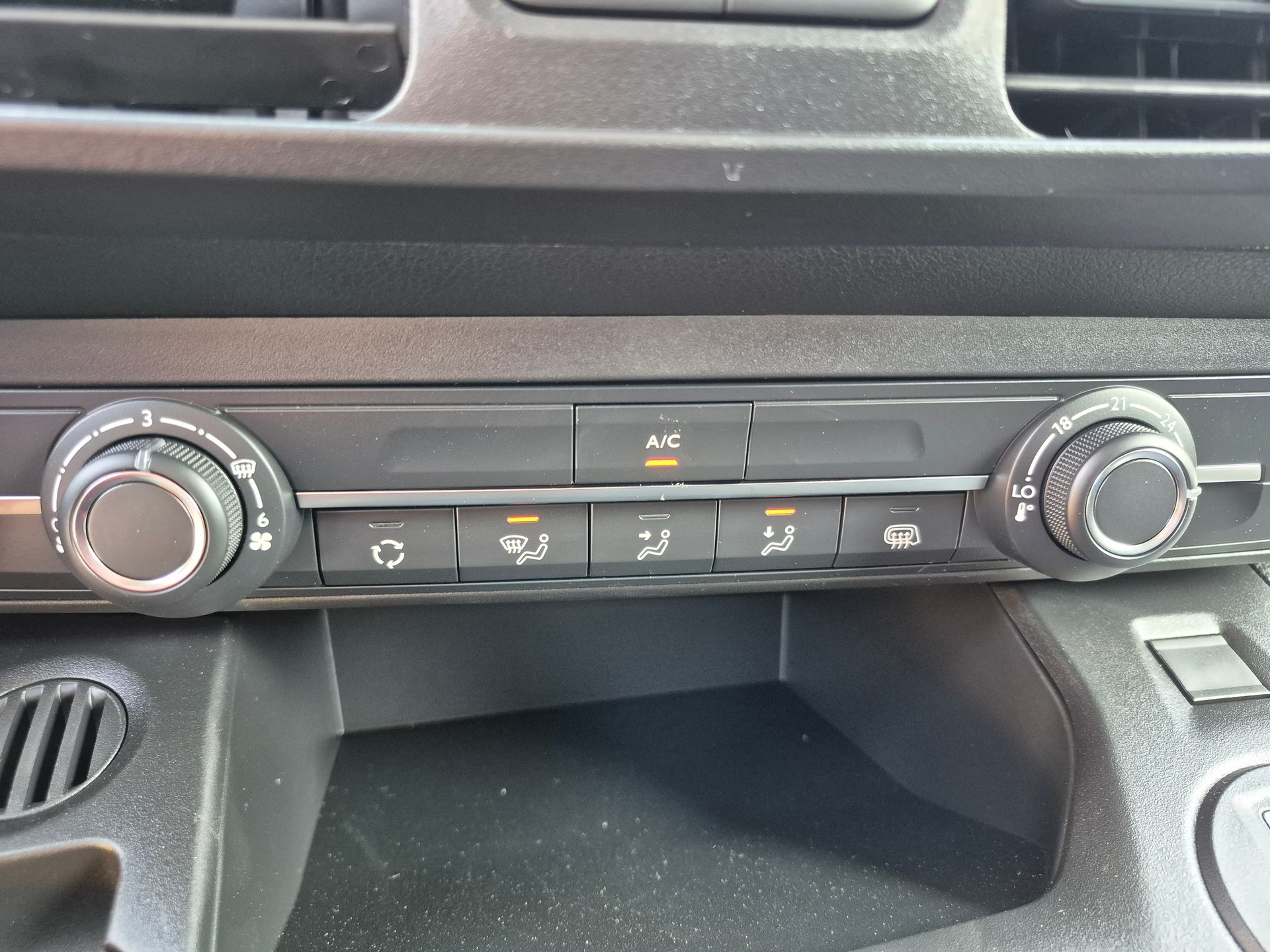 TOYOTA Proace City Van EV 50 kWh Active Medium-image-15