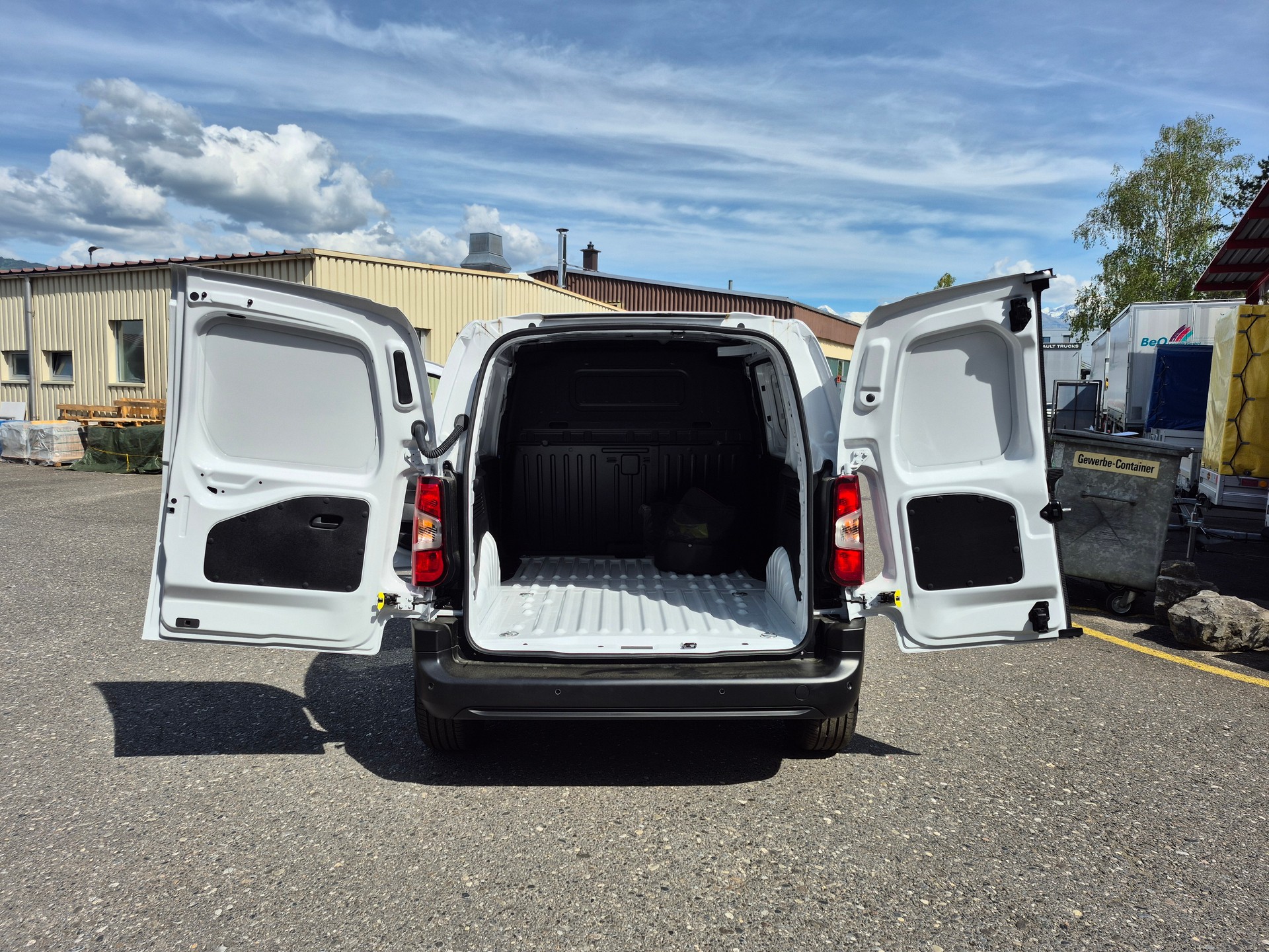 TOYOTA Proace City Van EV 50 kWh Active Medium-image-9