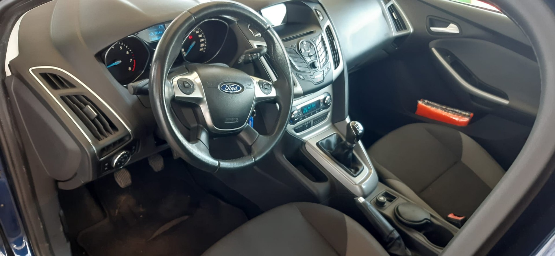 FORD Focus 1.6i VCT Ambiente-image-9