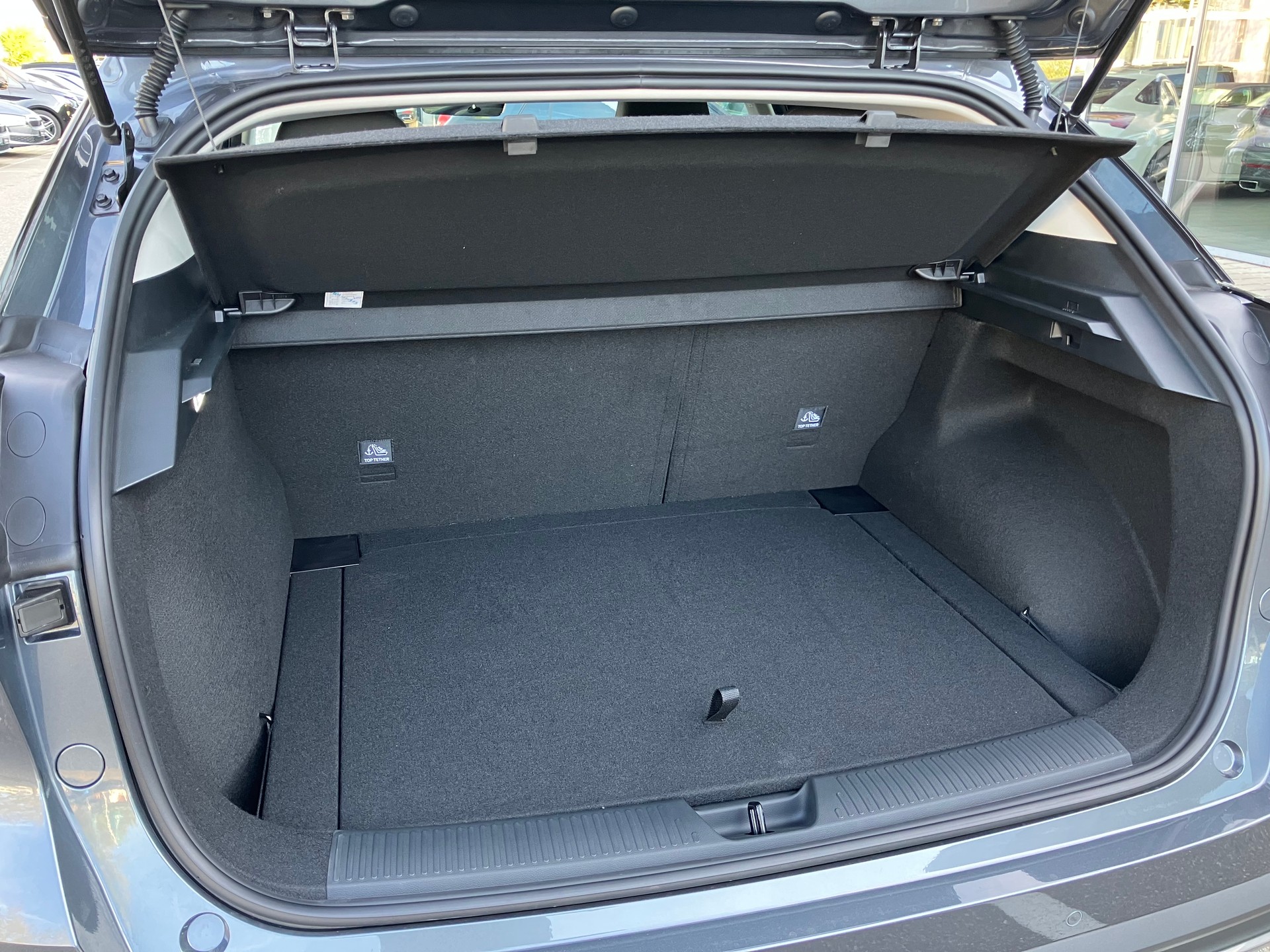 MG 4 EV 64kWh Premium Facelift-image-4